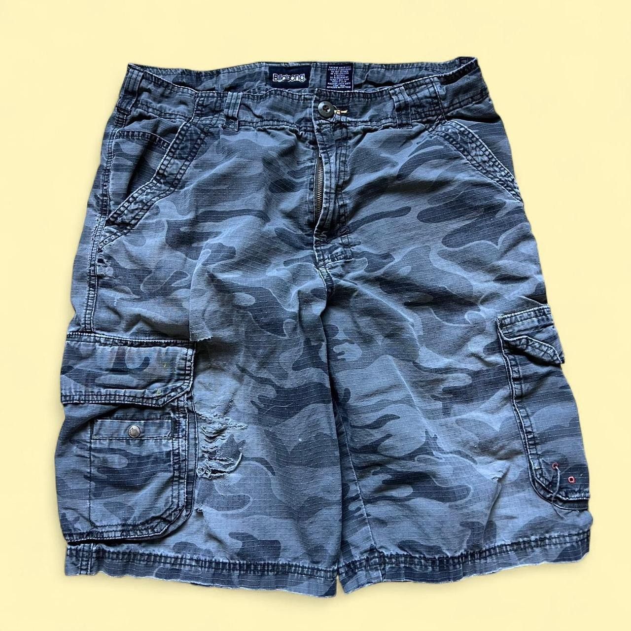 Billabong grayish camo distressed billabong cargo shorts, size 32 Size US 32 / EU 48 - 2 Thumbnail