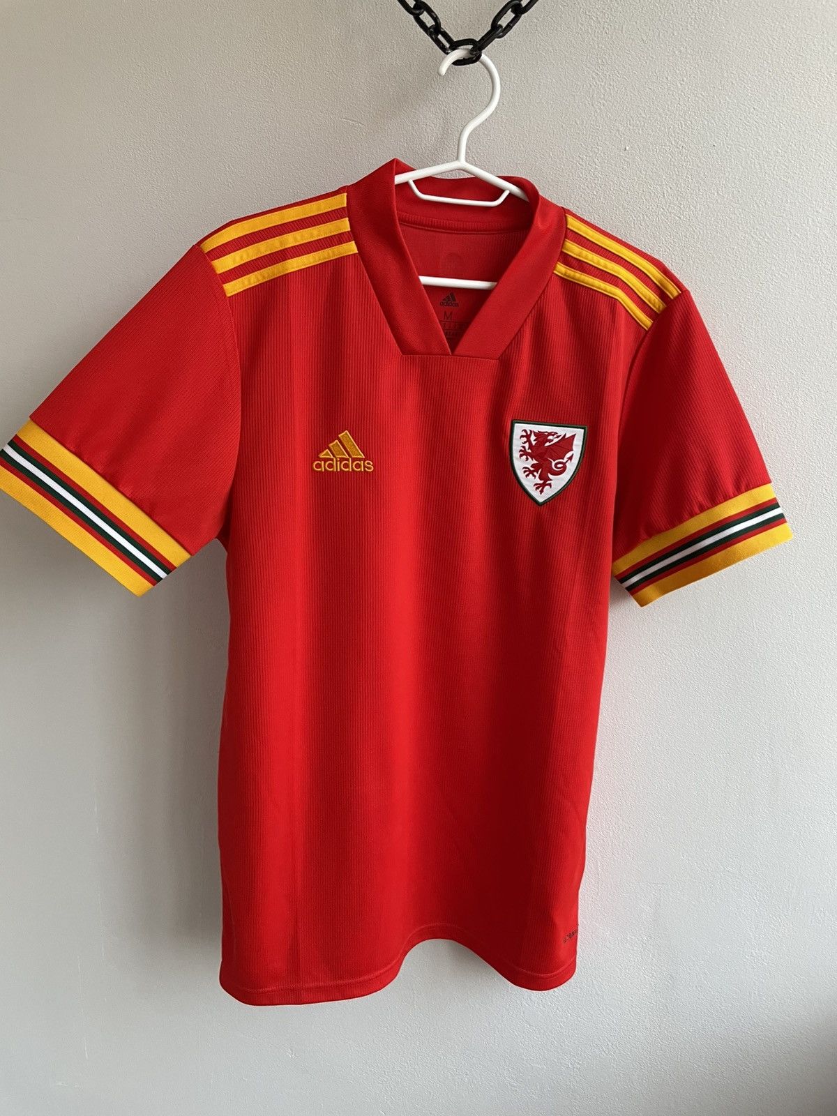 Adidas WALES 2020 2021 HOME FOOTBALL SHIRT SOCCER JERSEY ADIDAS Size US M / EU 48-50 / 2 - 3 Thumbnail