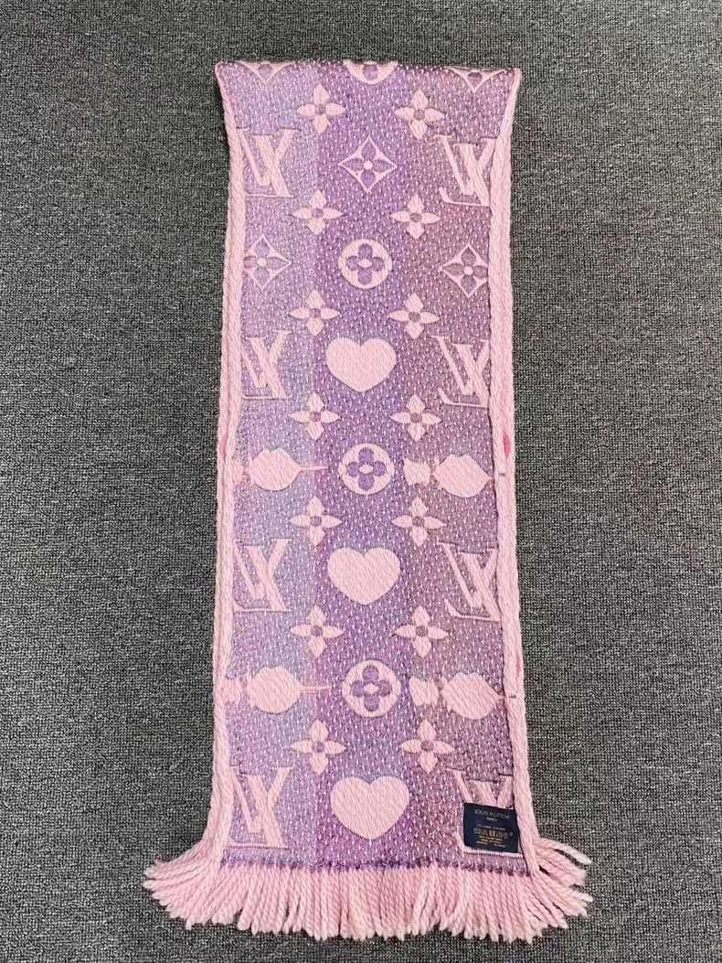 Louis Vuitton Louis Vuitton Pink heart printed wool scarf Size ONE SIZE - 1 Thumbnail