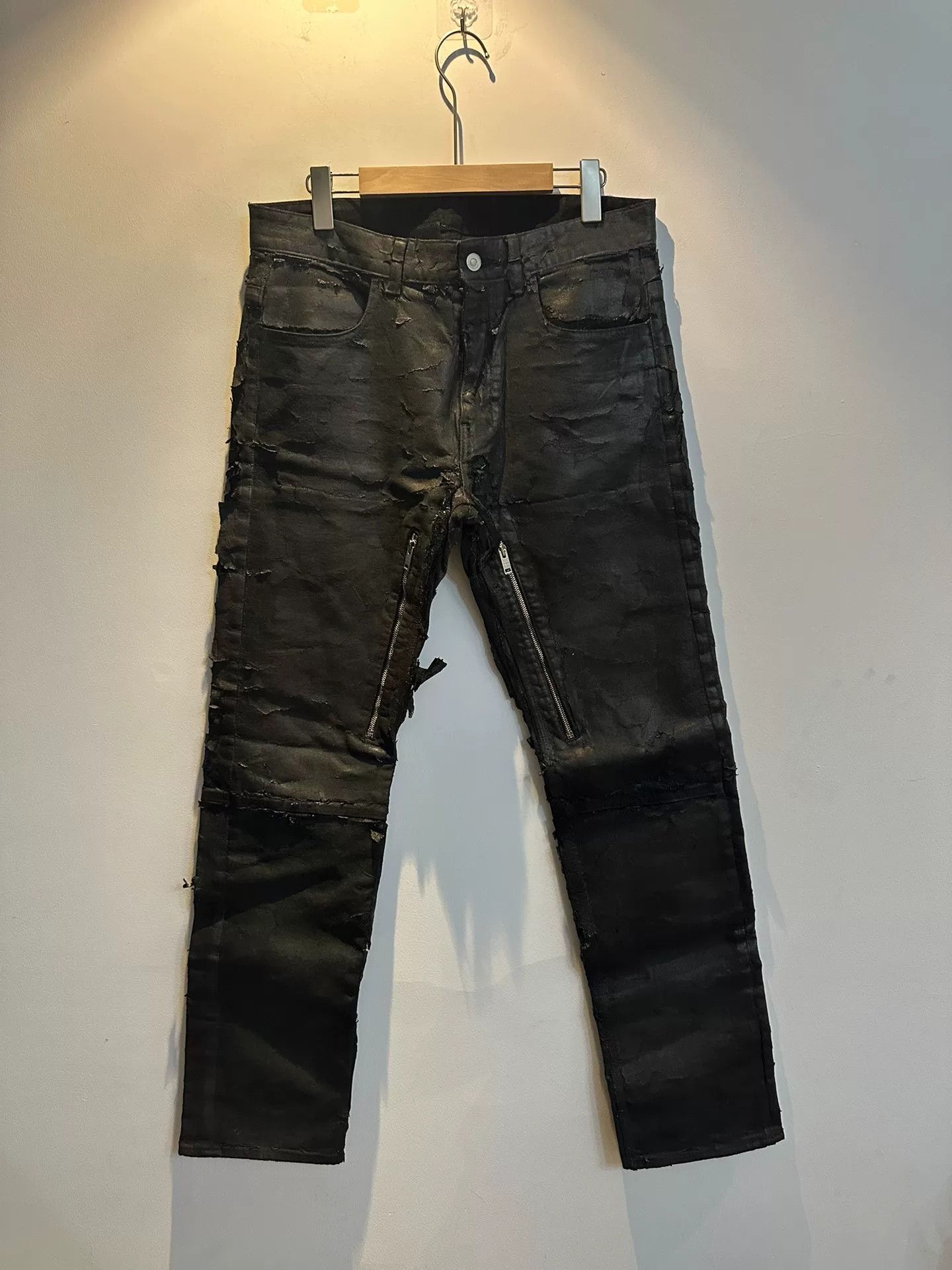 Givenchy Givenchy MMW Black Paint Splash Jeans Size US 31 - 1 Thumbnail