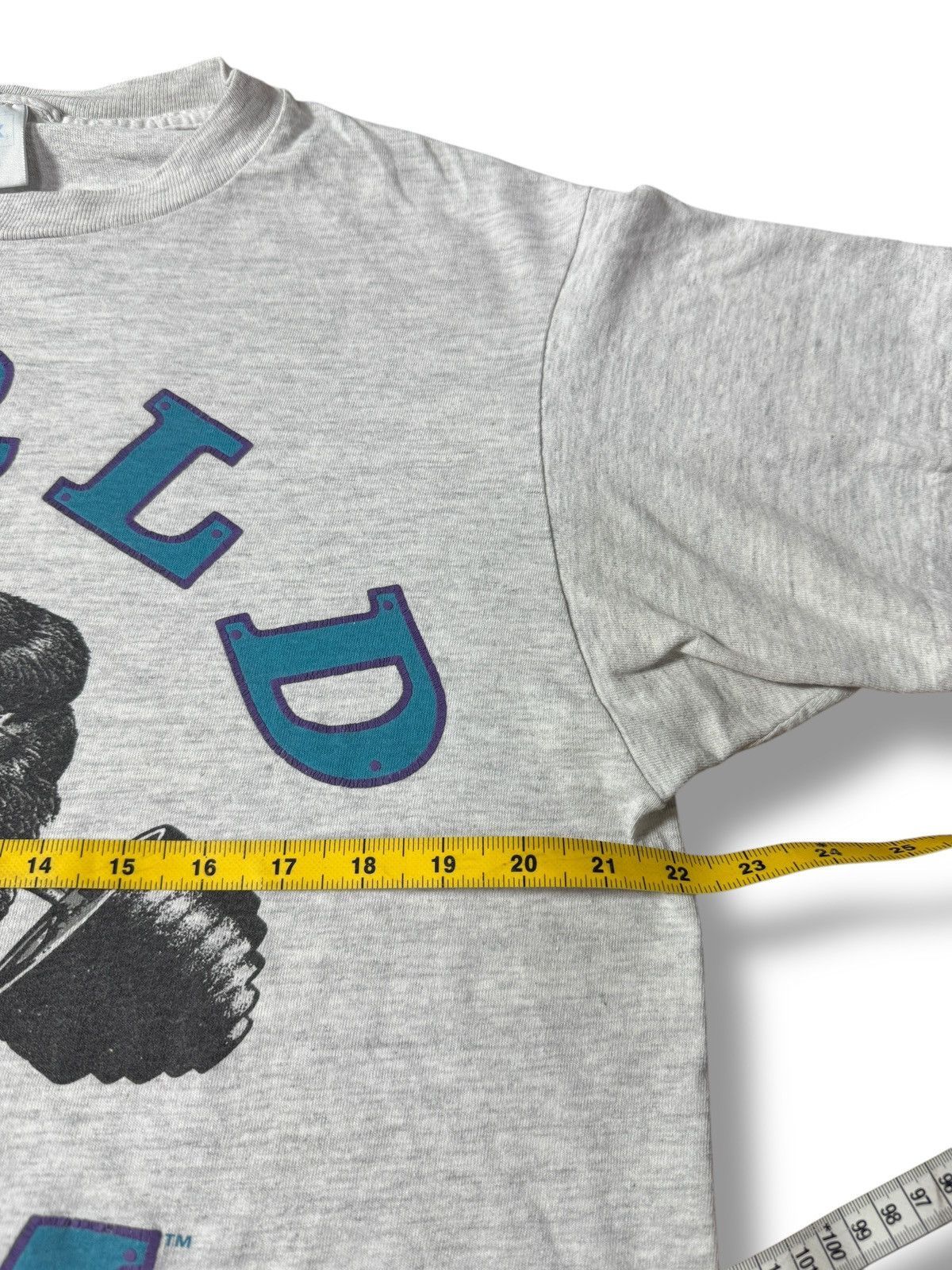 Vintage RARE* VINTAGE 90s 1991 WORLD GYM GORILLA TSHIRT BODYBUILDING Size US L / EU 52-54 / 3 - 5 Thumbnail