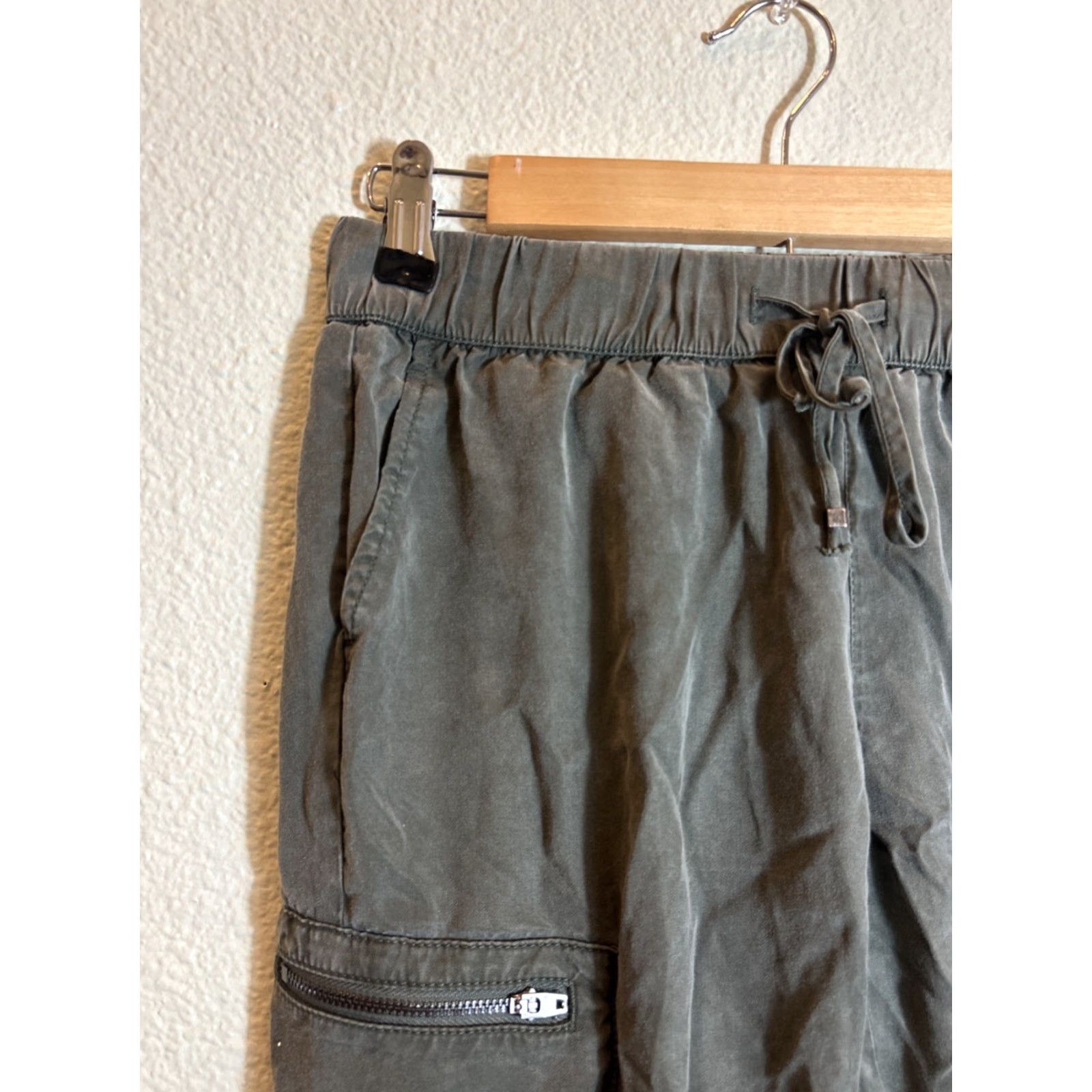 Banana Republic Banana Republic Lyocell Cargo Pants Women’s XS Petite Army Green 28x25 Size 26" / US 2 / IT 38 - 4 Thumbnail