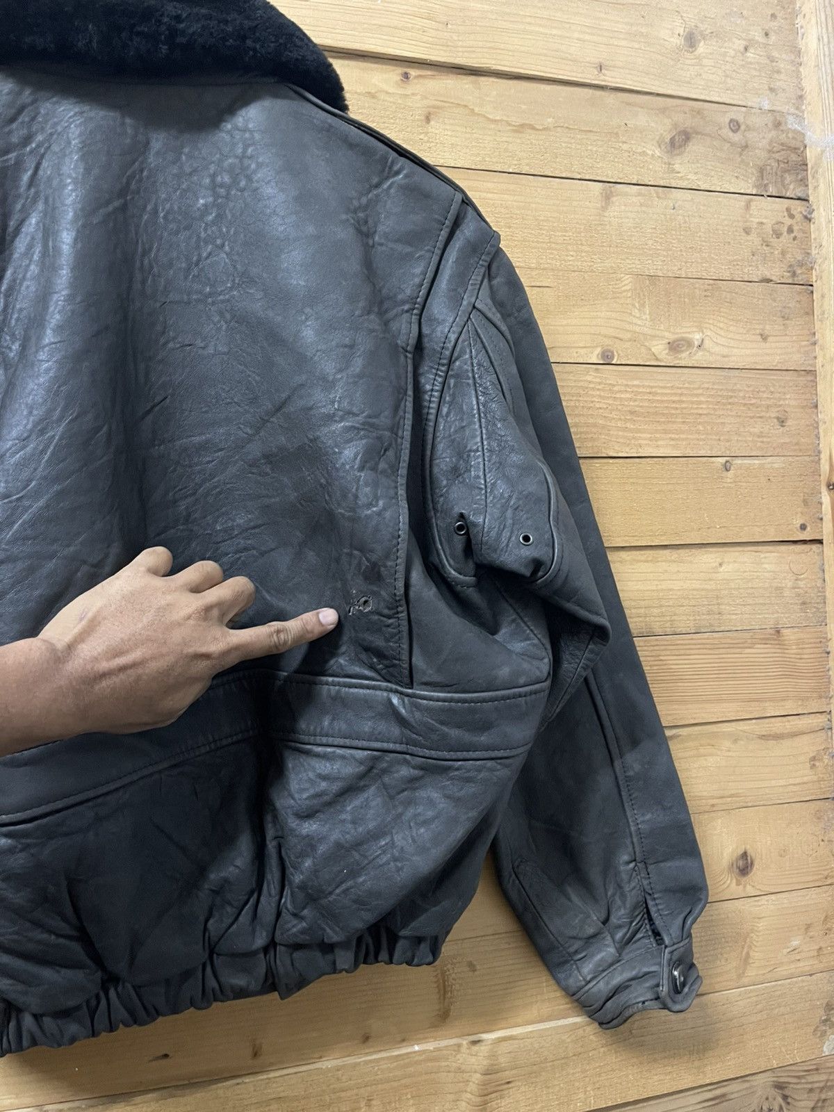 Vintage Vintage u.s armed forces aviator leather jacket Size US M / EU 48-50 / 2 - 12 Thumbnail