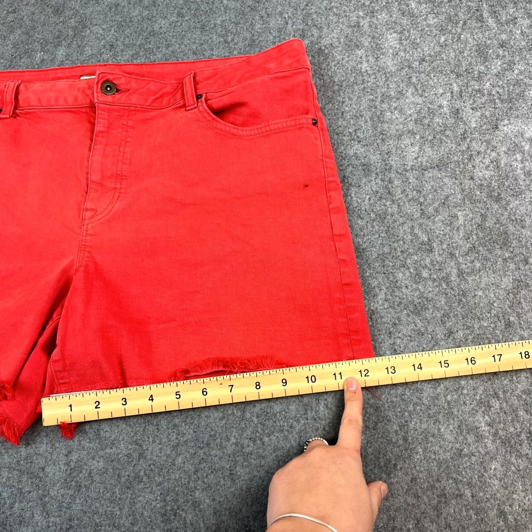 Tommy Hilfiger Tommy Hilfiger Womens Denim Shorts UK 18 W38 Red Fray Hem Short Chino Casual Pants Retro 90s Womens Size 40" / US 18 - 4 Thumbnail