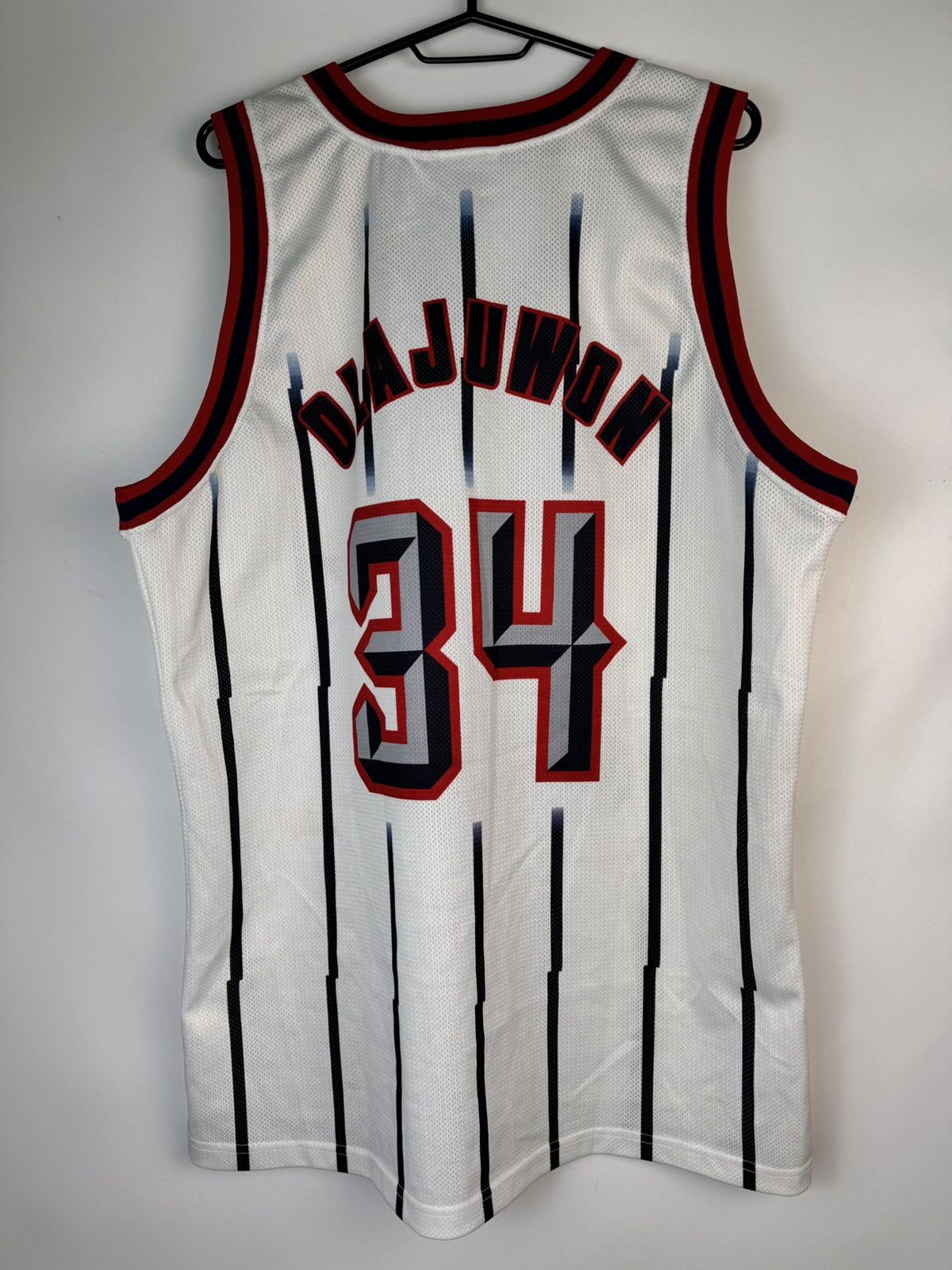 Champion × NBA × Vintage Hakeem Olajuwon Houston Rockets Champion Jersey White Rare Size US XL / EU 56 / 4 - 2 Thumbnail