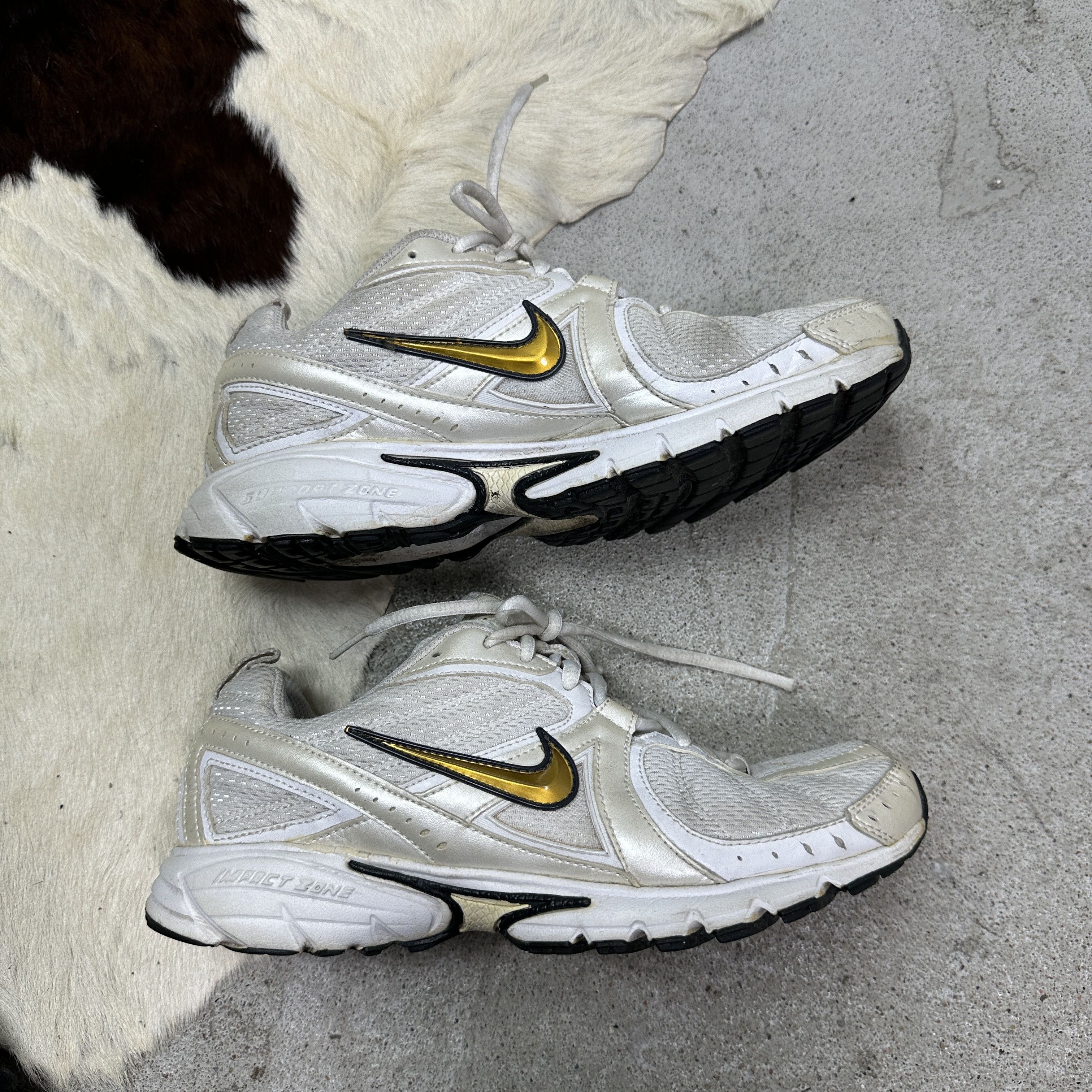 Nike Vintage Sporty Streetwear Nike Chunky 00s Sneakers Size US 7.5 / EU 40-41 - 8 Thumbnail