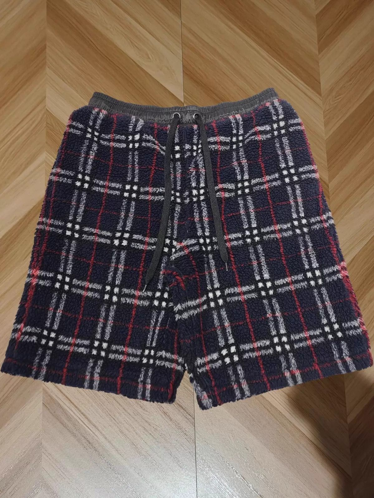 Burberry Burberry Check Teddy Short S Size 26" / US 2 / IT 38 - 1 Thumbnail