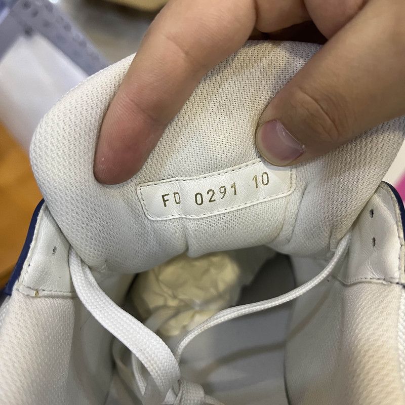 Louis Vuitton Louis Vuitton Trainer Casual Sneakers in White and Blue -25 Size US 10.5 / EU 43-44 - 5 Thumbnail