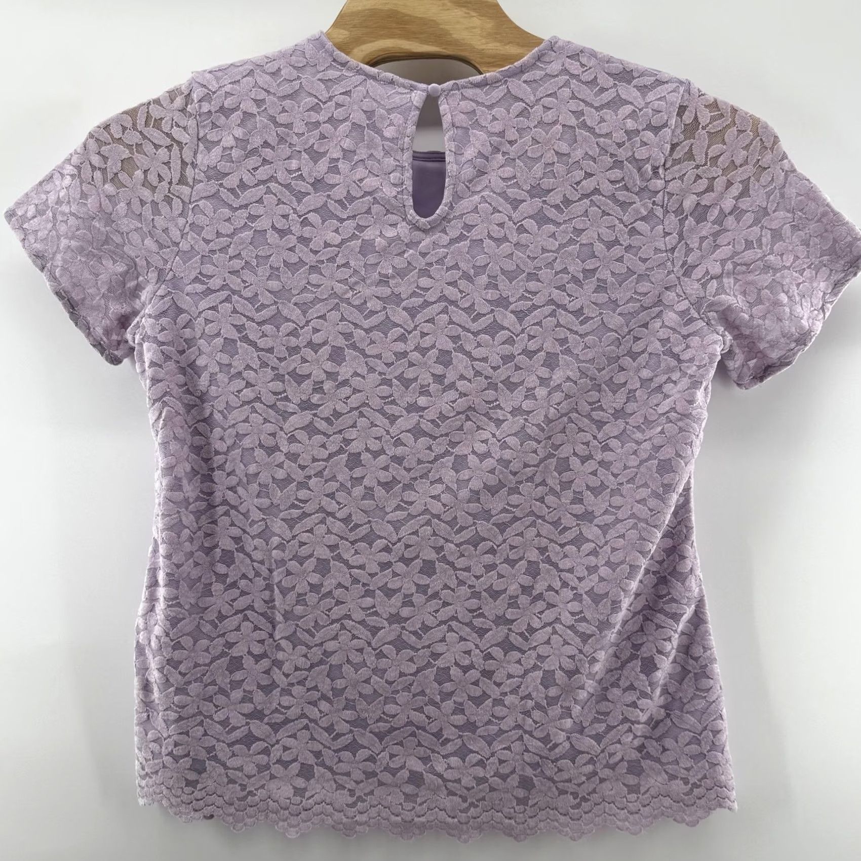 Vintage Teddi Rose Shirt Womens XL Purple Lace Floral Short Sleeve Blouse Top with Scallop Edge, Keyhole Back, Lined, Crew Neck, Polyester/Nylon/Spandex Size XL / US 12-14 / IT 48-50 - 3 Thumbnail