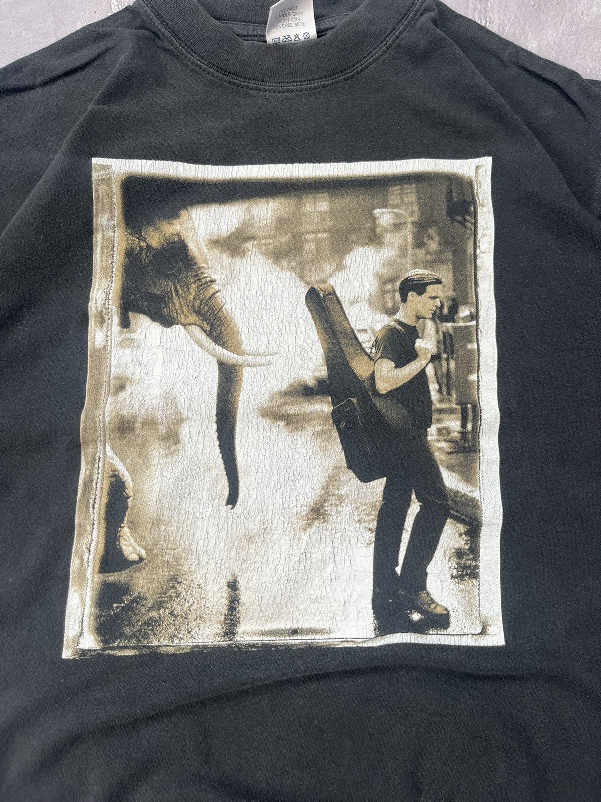 Band Tees Vintage Bryan Adams Elephant Concert Tour Tee T-Shirt 90s Size US L / EU 52-54 / 3 - 3 Thumbnail