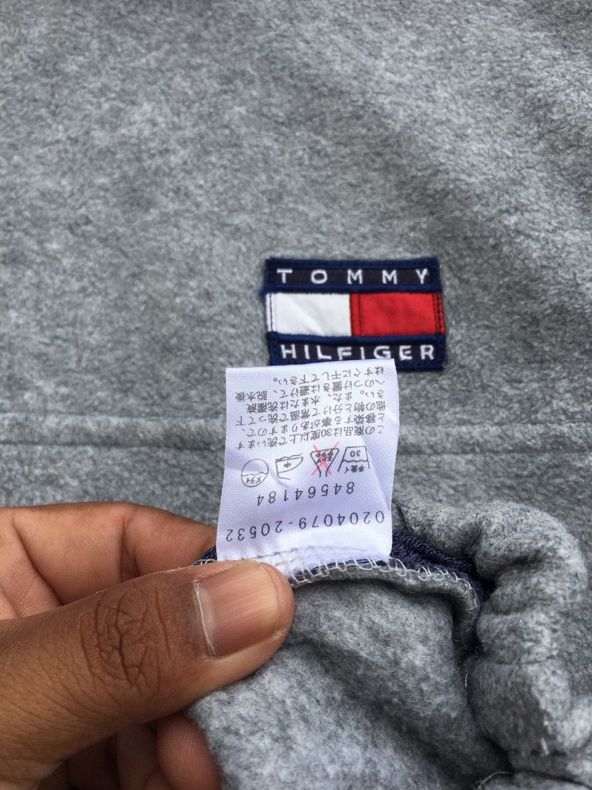 Tommy Hilfiger Rare Vintage 90s Tommy Hilfiger Sweatshirt Size US XL / EU 56 / 4 - 11 Thumbnail