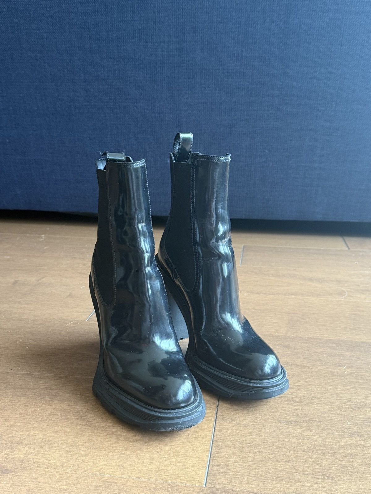 Alexander McQueen Alexander McQueen Tread Heeled Chelsea Boots Size US 6 / IT 36 - 6 Thumbnail