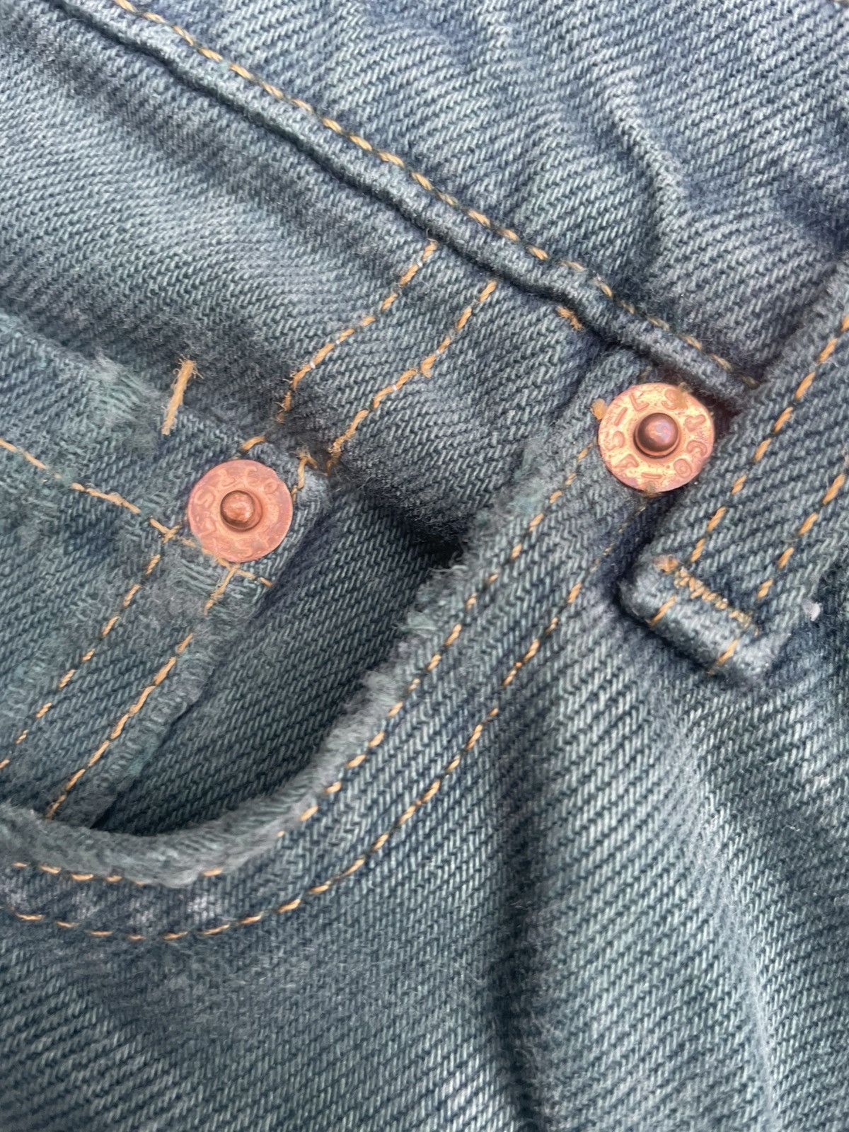 Levi's Vintage 1998 Levis 505 Single R Faded Distresed Size US 33 - 22 Thumbnail