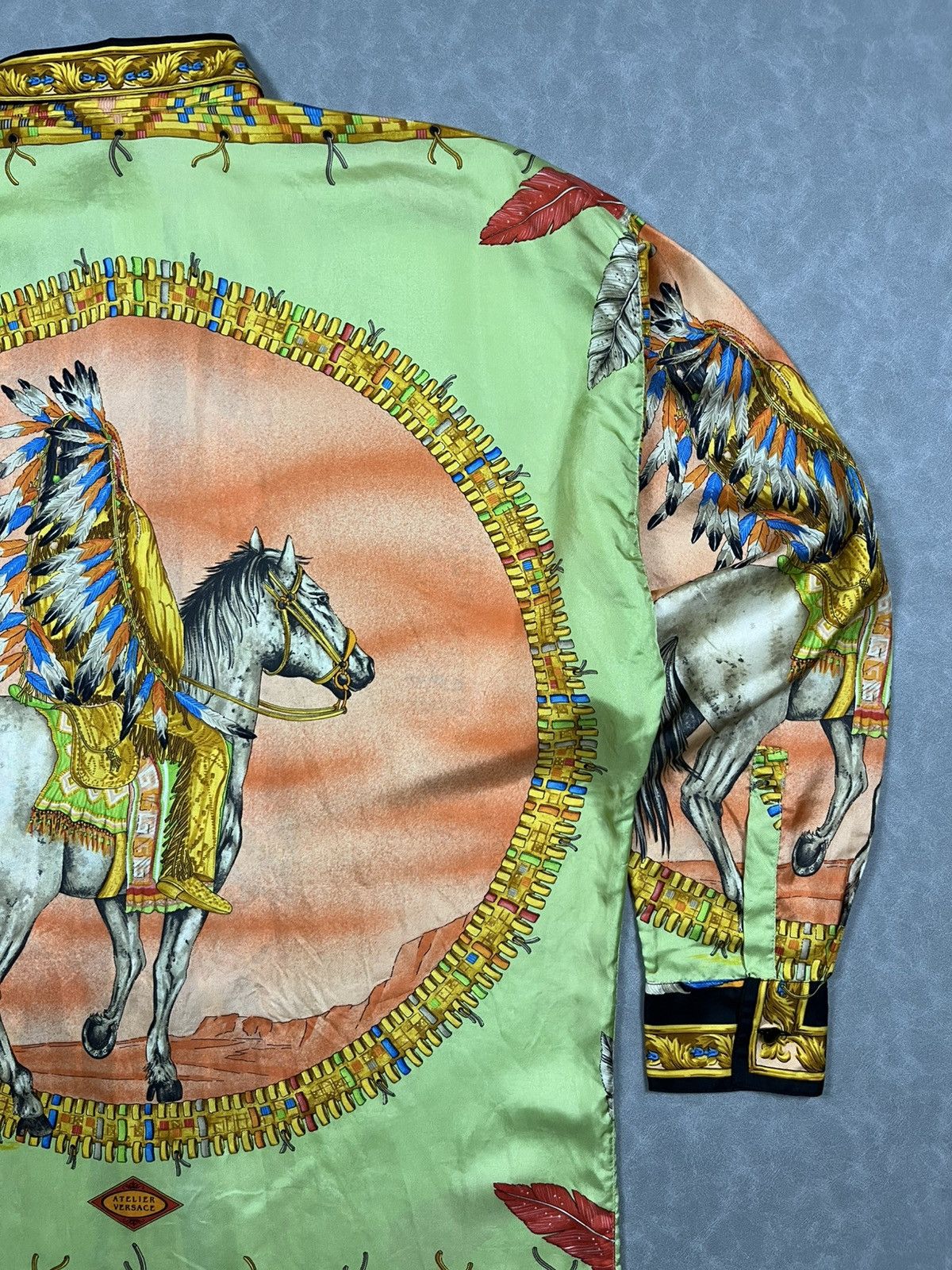 Versace 90s Gianni versace NATIVE AMERICAN silk Size US L / EU 52-54 / 3 - 9 Thumbnail
