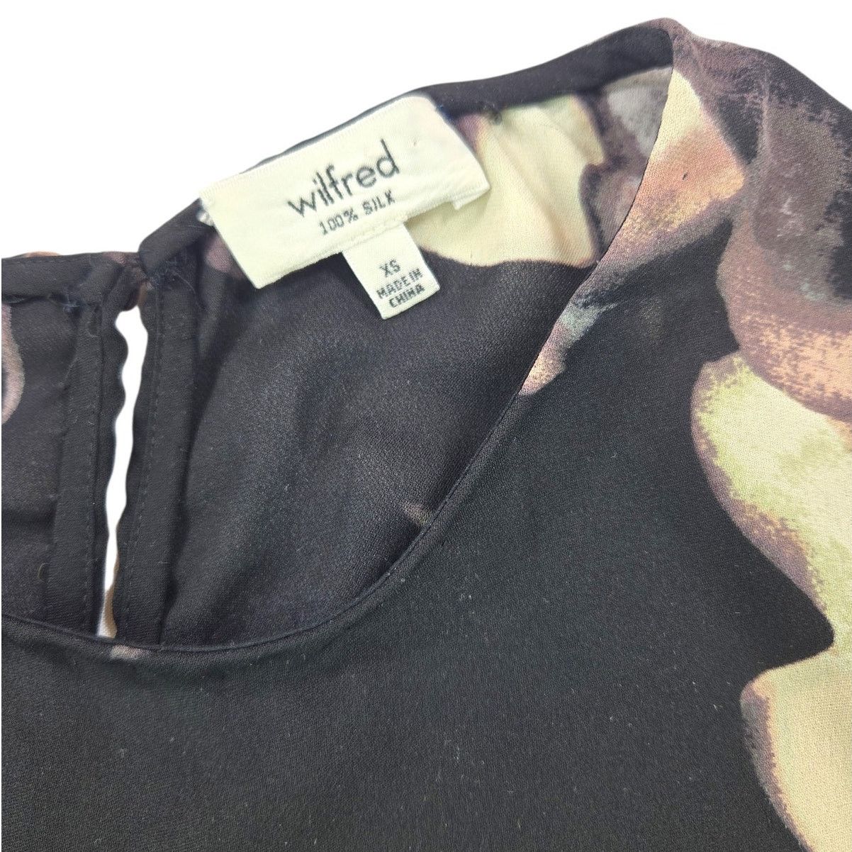 Aritzia Artizia Wilfred | Silk Cypres Blouse w/Keyhole Back |Size XS Size XS / US 0-2 / IT 36-38 - 2 Thumbnail