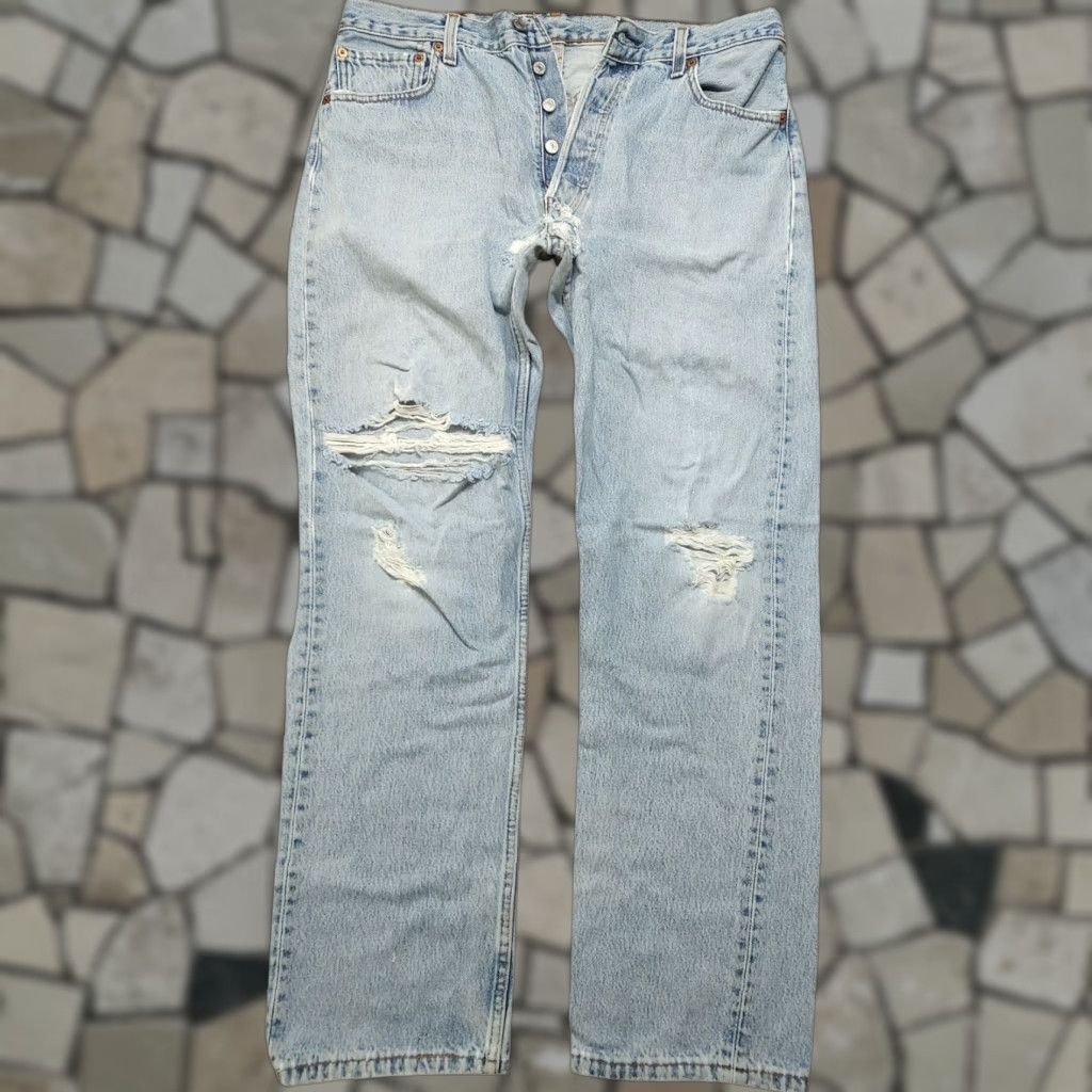 Levi's VINTAGE Levi's 501 Jeans Men 33x31 Blue USA 90s Thrashed Destroyed Straight 5-Pocket Button Closure Denim Cotton Classical Mens Size US 33 - 1 Thumbnail