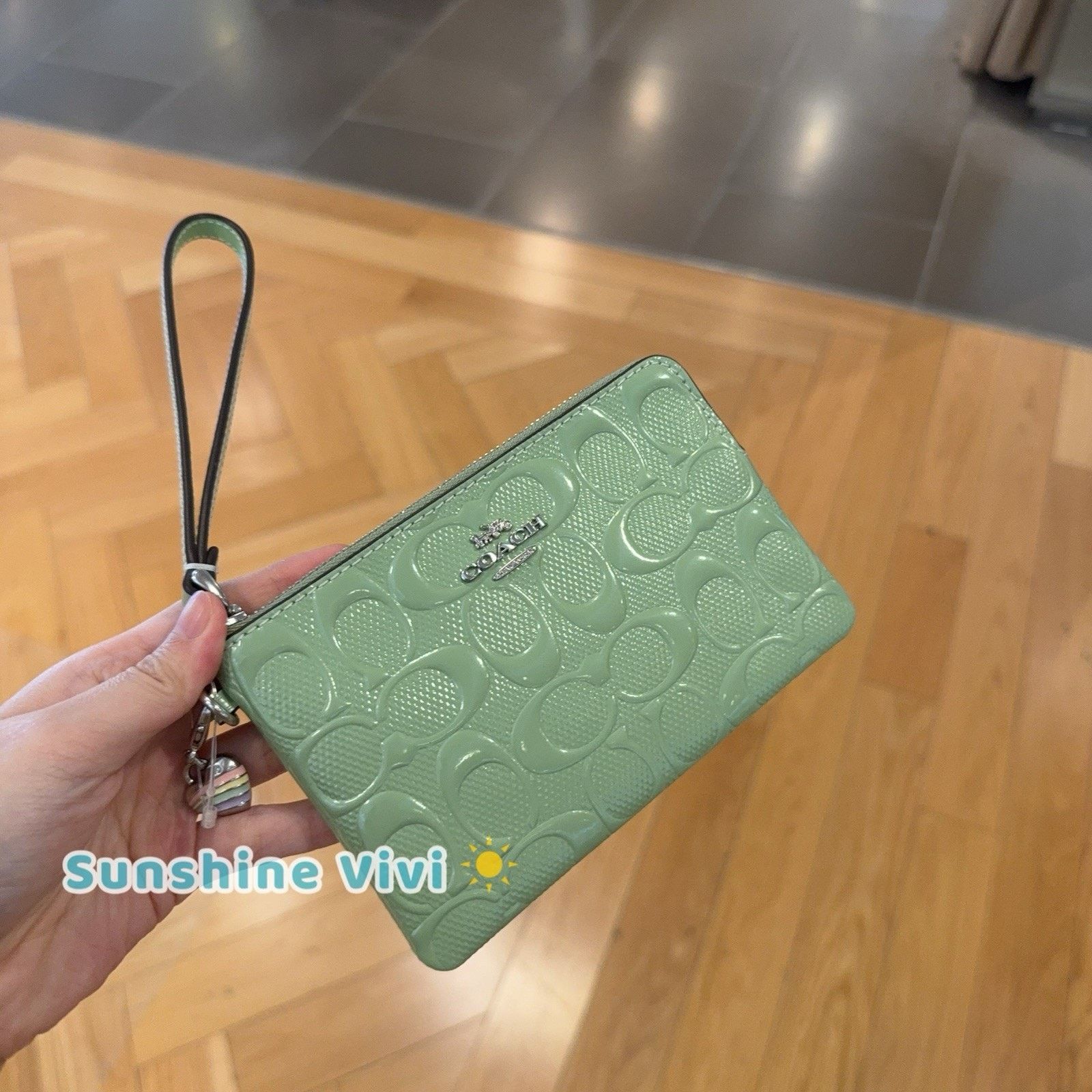 Coach NWT COACH Corner Zip Wristlet Heart Charm CDF04 Pale Green Size ONE SIZE - 1 Thumbnail