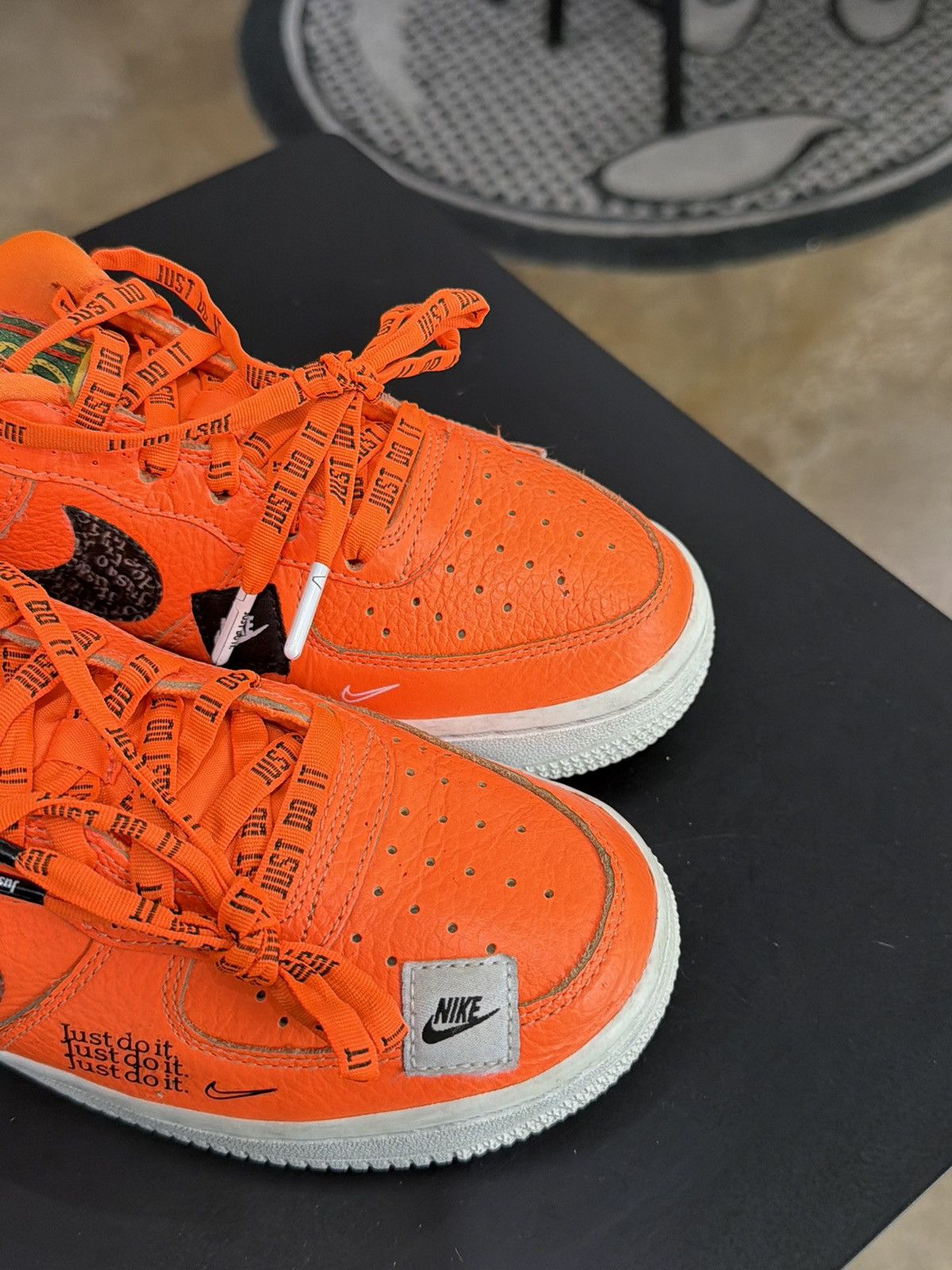 Nike Nike Air Force 1 Low Just Do It Pack Orange Size 5Y (2018) Size US 5 / EU 37 - 8 Thumbnail