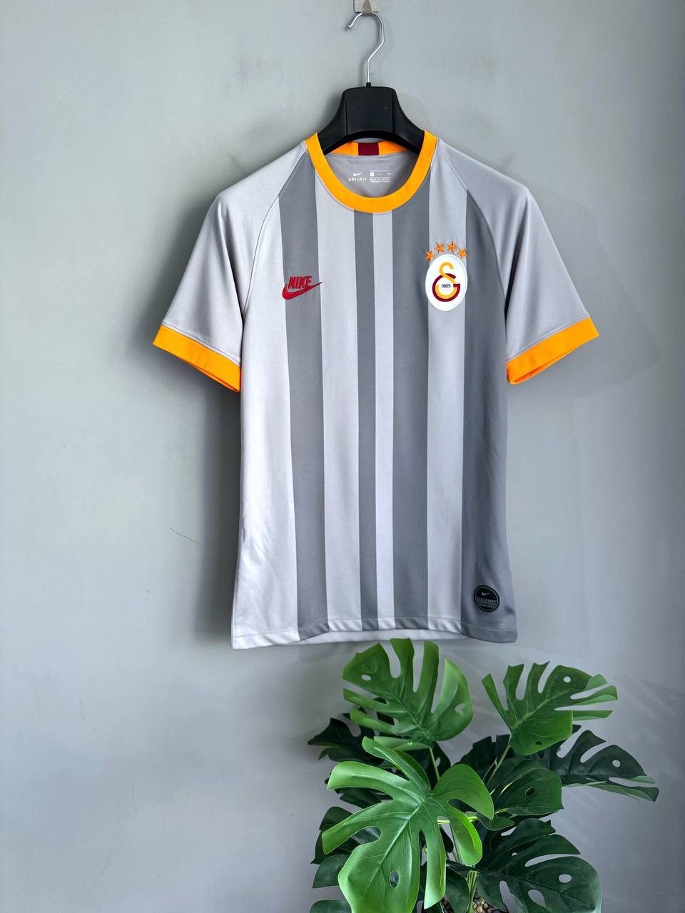Nike Galatasaray FC 2019/2020 Away Third Soccer Jersey, Size S Size US S / EU 44-46 / 1 - 1 Thumbnail
