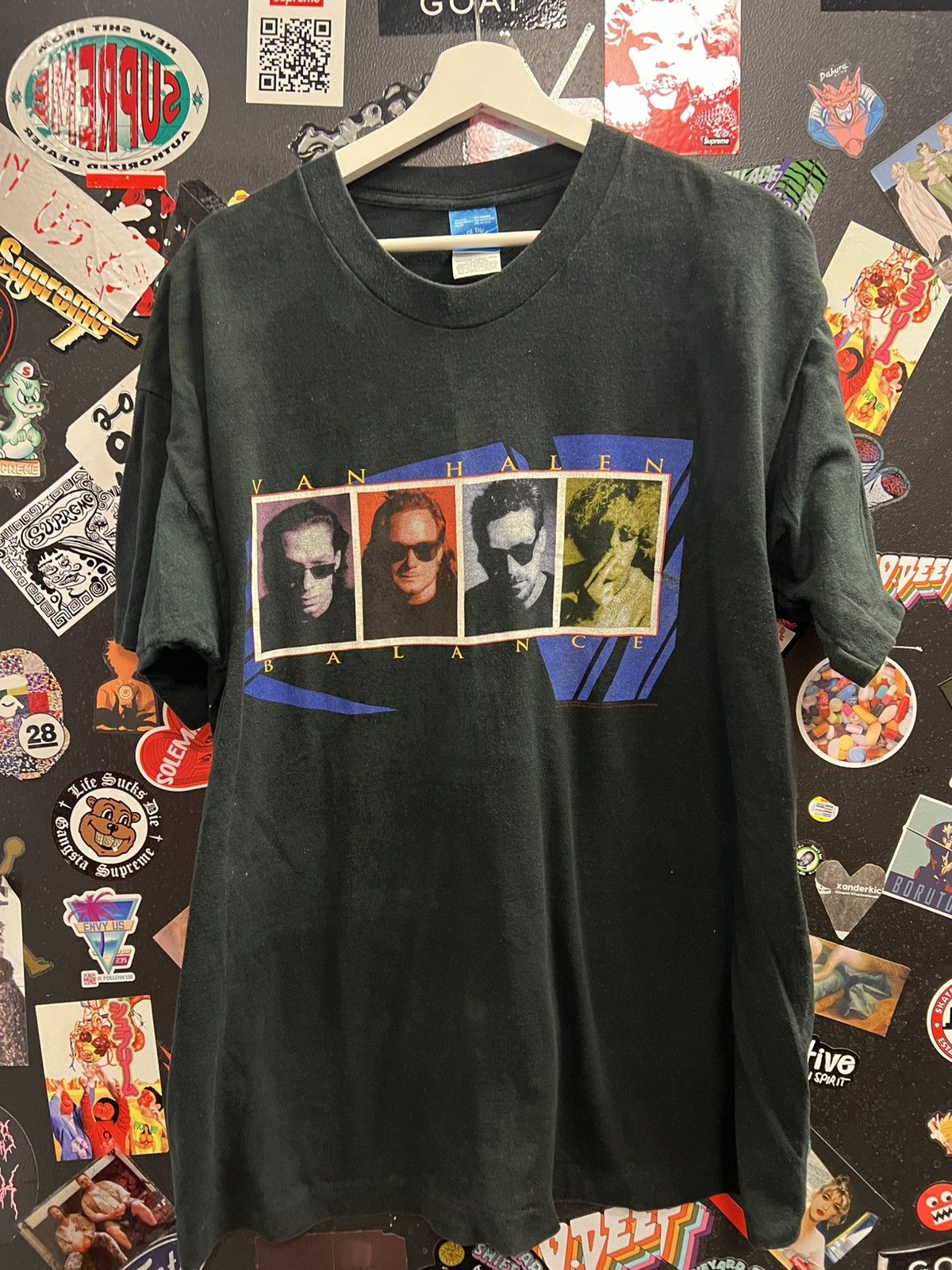 Vintage Vintage Van Halen 95/96 Balance Band Shirt Size US XL / EU 56 / 4 - 1 Thumbnail