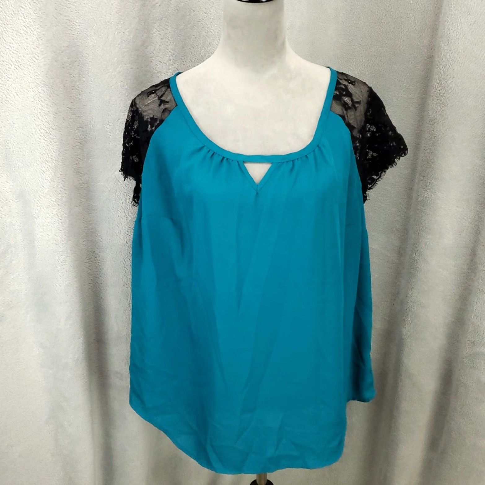 Torrid Torrid Blouse Womens 1X Blue Lace Shoulders Keyhole Neck Short Sleeve Shirt V-Neck Pullover Casual Party/Cocktail Travel Tunic Size XL / US 12-14 / IT 48-50 - 2 Thumbnail