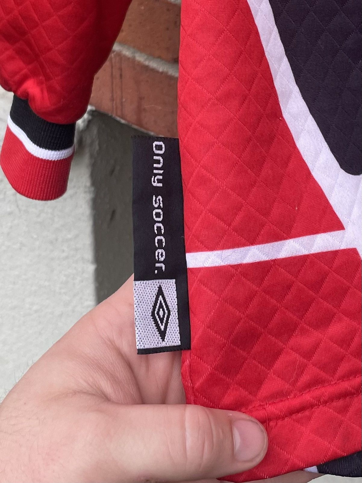 Umbro VTG Umbro Black Red White Goalie Shirt Padded Soccer V Neck Size US S / EU 44-46 / 1 - 5 Thumbnail