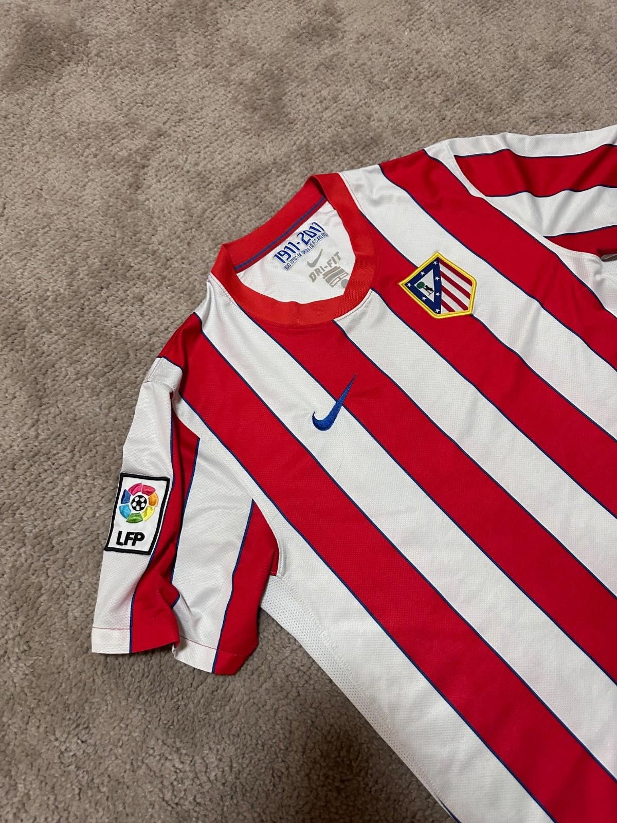 Nike Atlético Madrid Spain 2011/2012 Home SOCCER SOCCER JERSEY Size US L / EU 52-54 / 3 - 4 Thumbnail