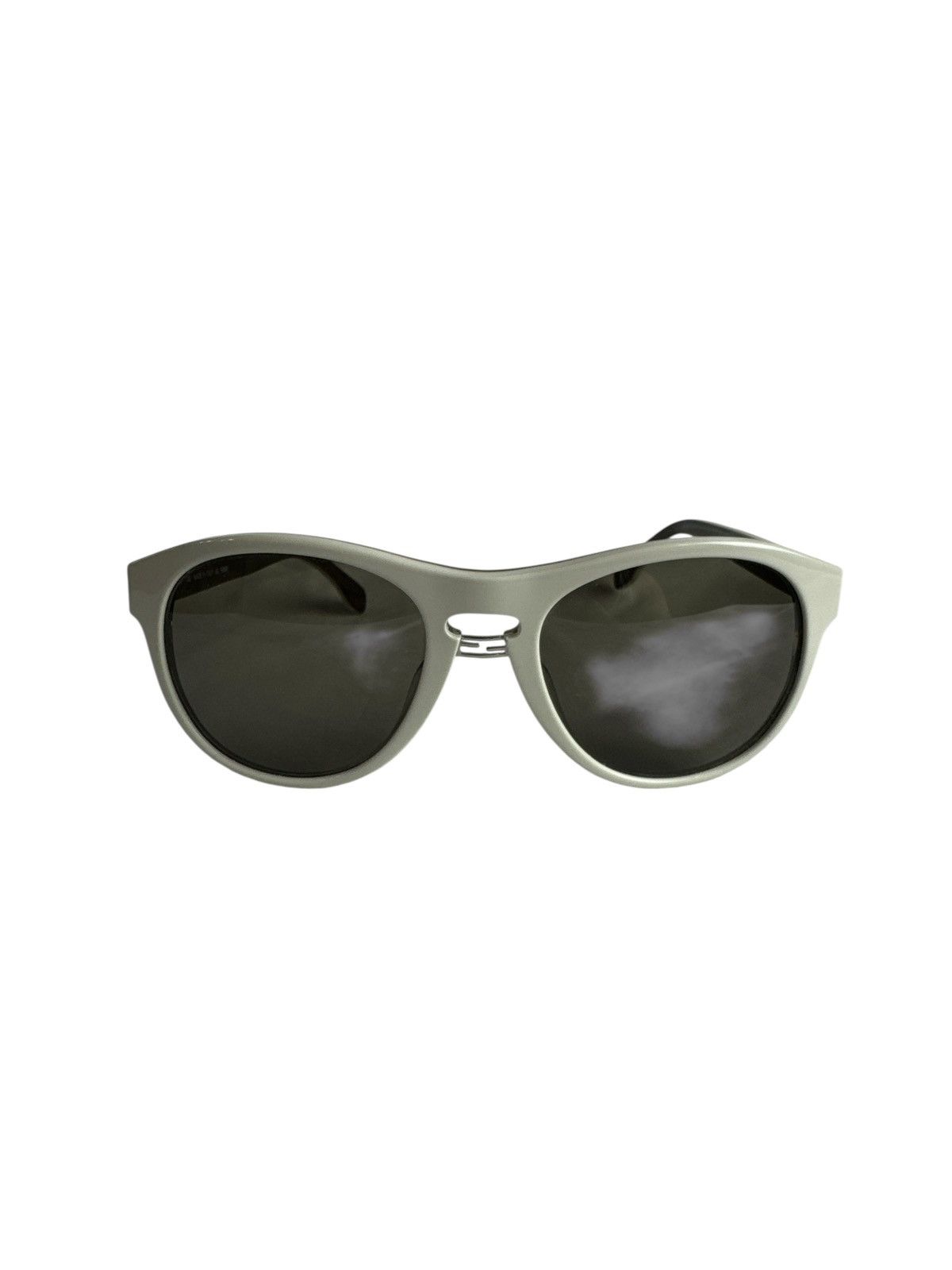 Fendi White Fendi Sunglasses Size ONE SIZE - 1 Thumbnail