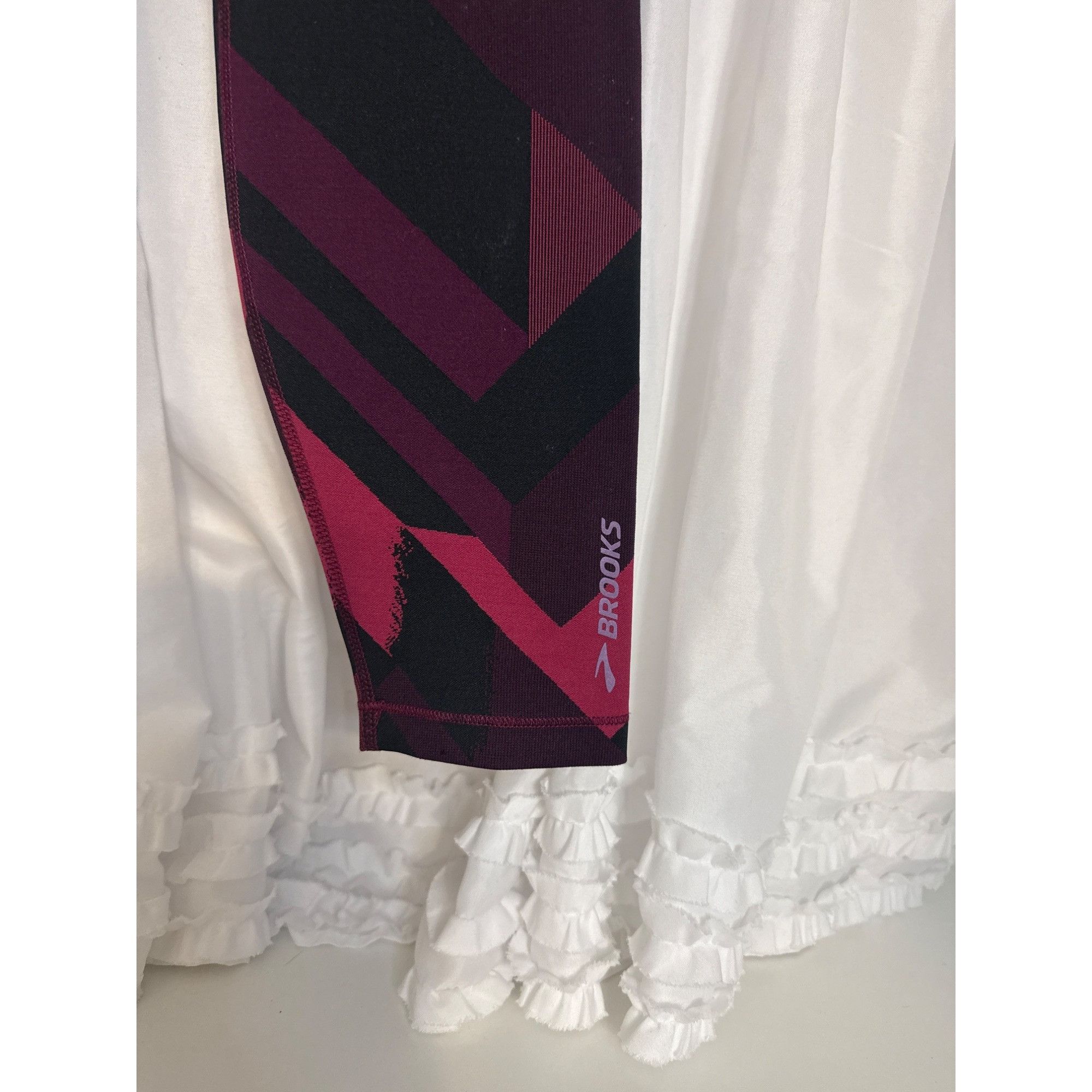 Brooks Brooks Formation Leggings Black & Burgundy Geometric Print M Size 27" / US 4 / IT 40 - 3 Thumbnail