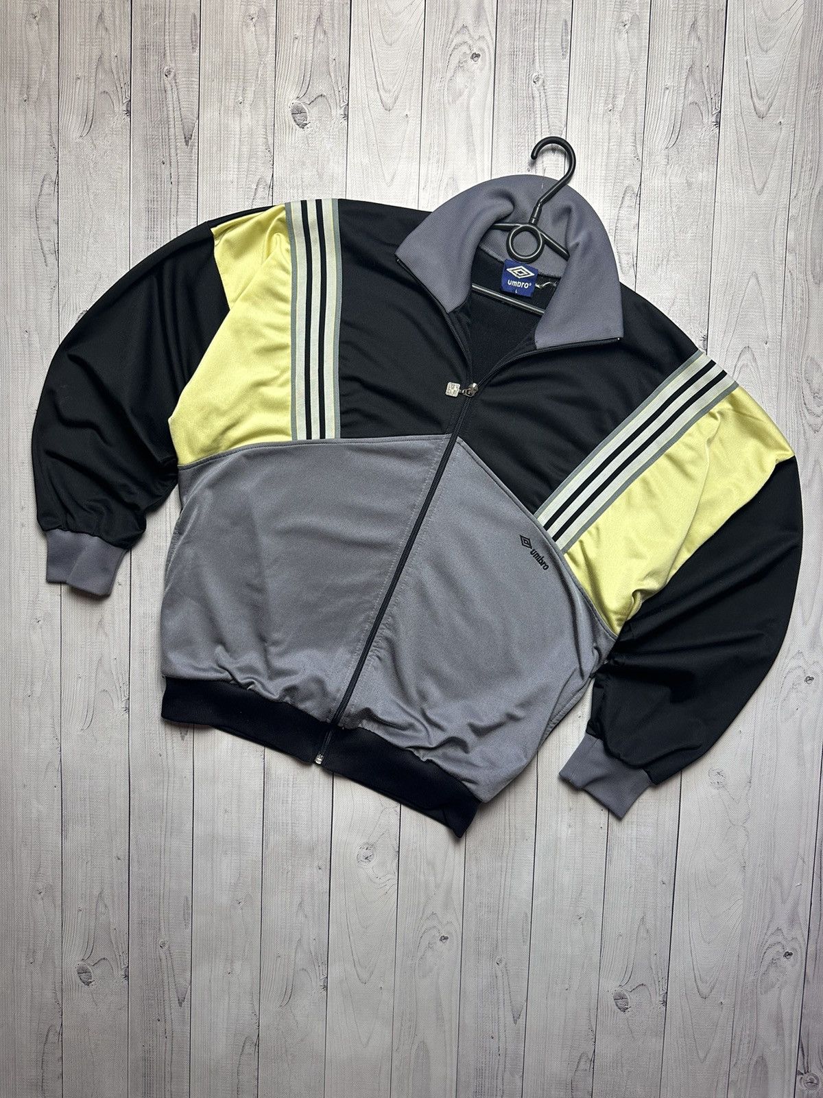 素敵でユニークな jacket track Umbro Vintage size rare logo L ウォーキング・ランニングウェア