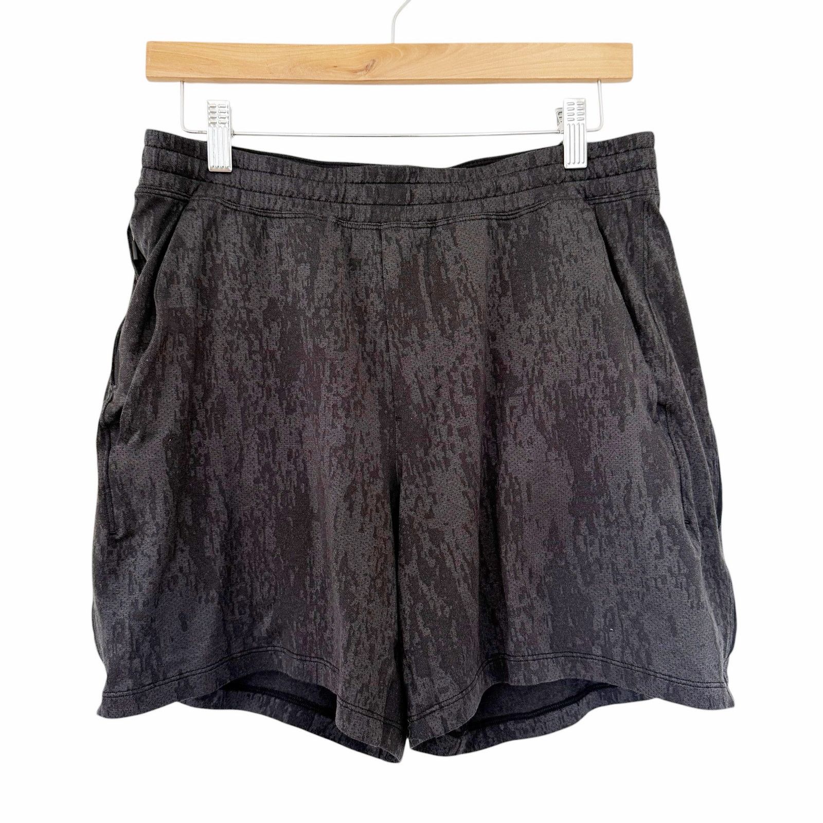 Lululemon Lululemon Gray Pace Breaker Lined Shorts Sz L Size US 29 - 1 Thumbnail