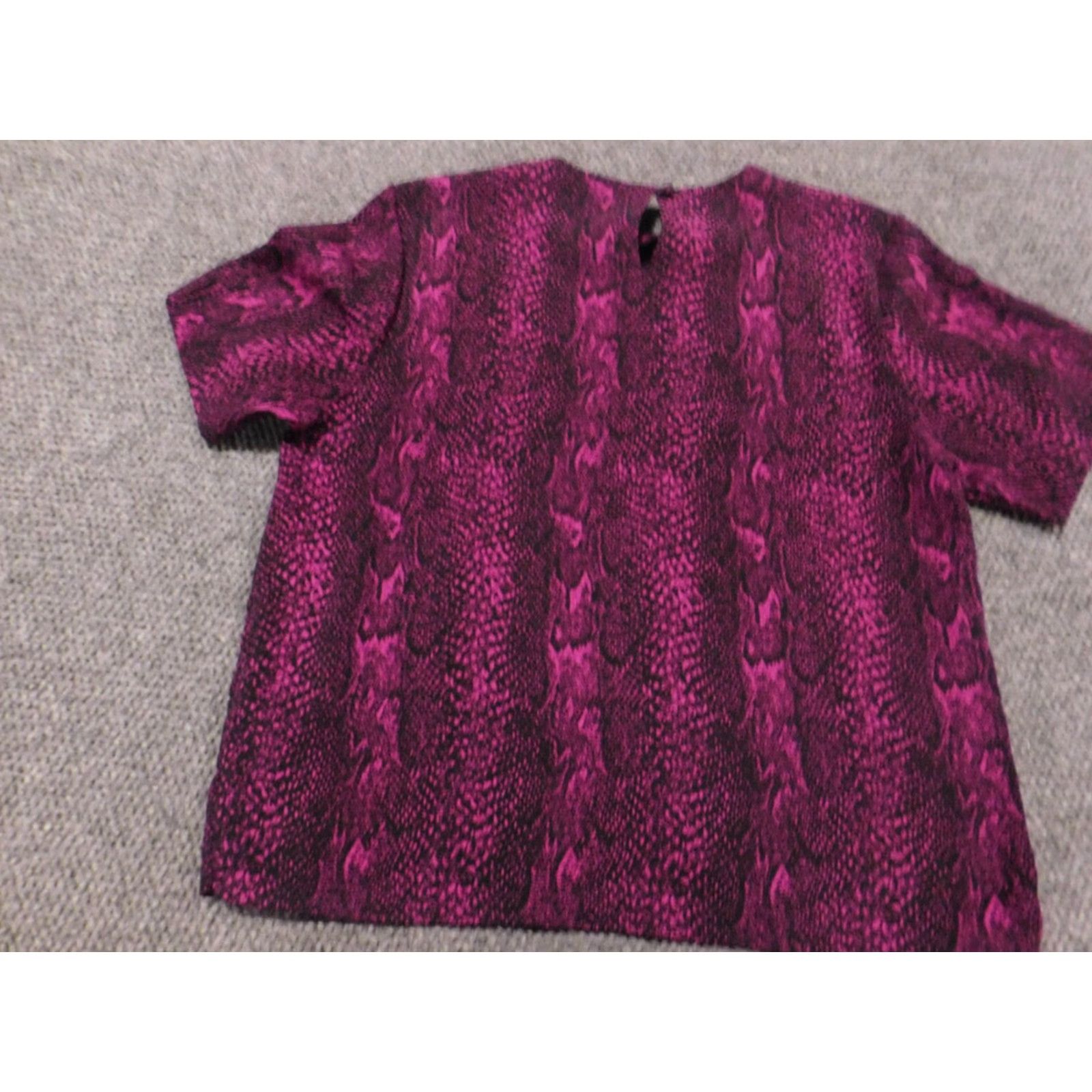 Jordan Brand Jordan Womens Blouse L Purple Stretch Crew Neck Short Sleeve Pullover Casual Polyester Rayon Floral Button Basic Size L / US 10 / IT 46 - 7 Thumbnail