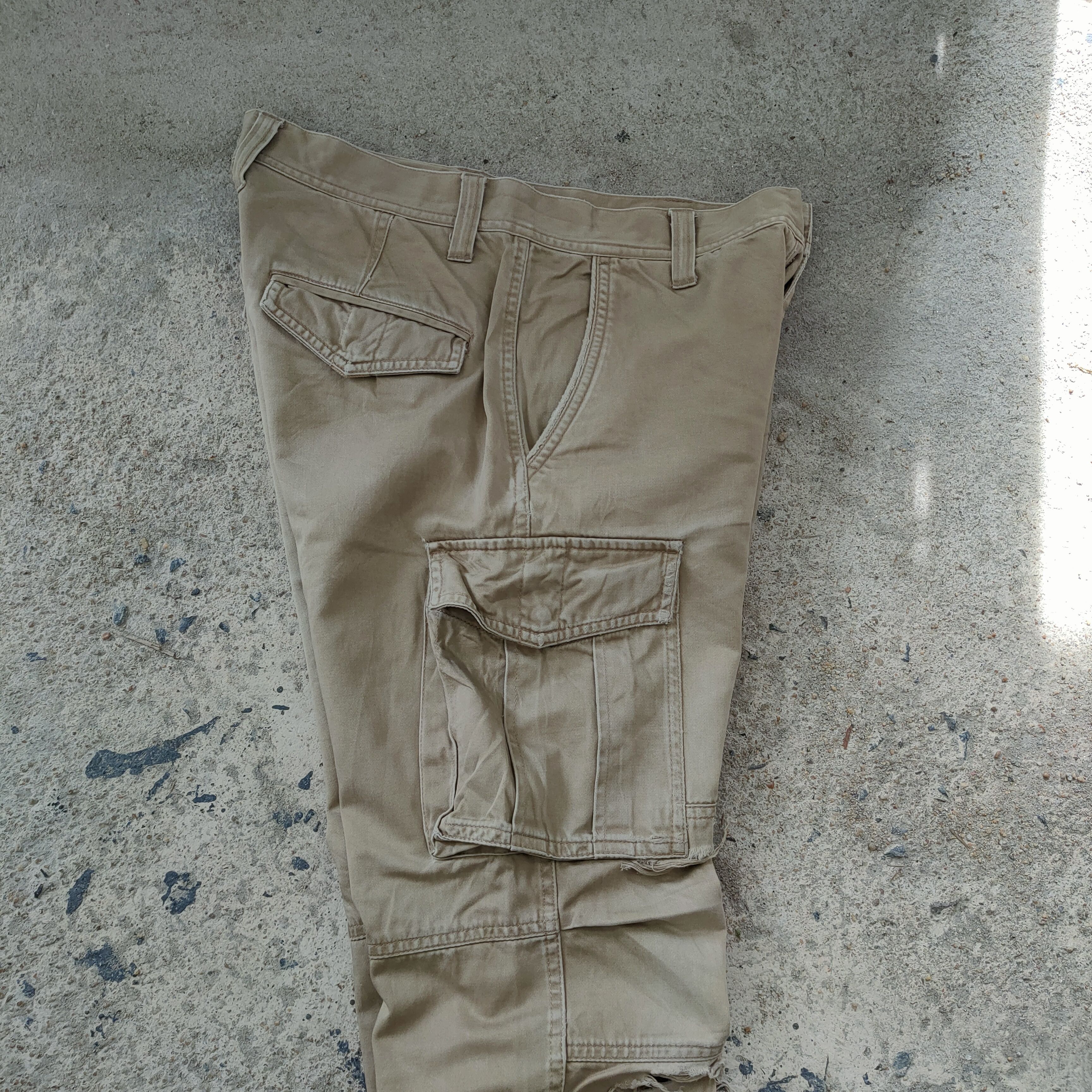 Japanese Brand TOKYO CULTURE × TAKEO KIKUCHI DISTRESSED CARGO PANTS Size US 30 / EU 46 - 13 Thumbnail