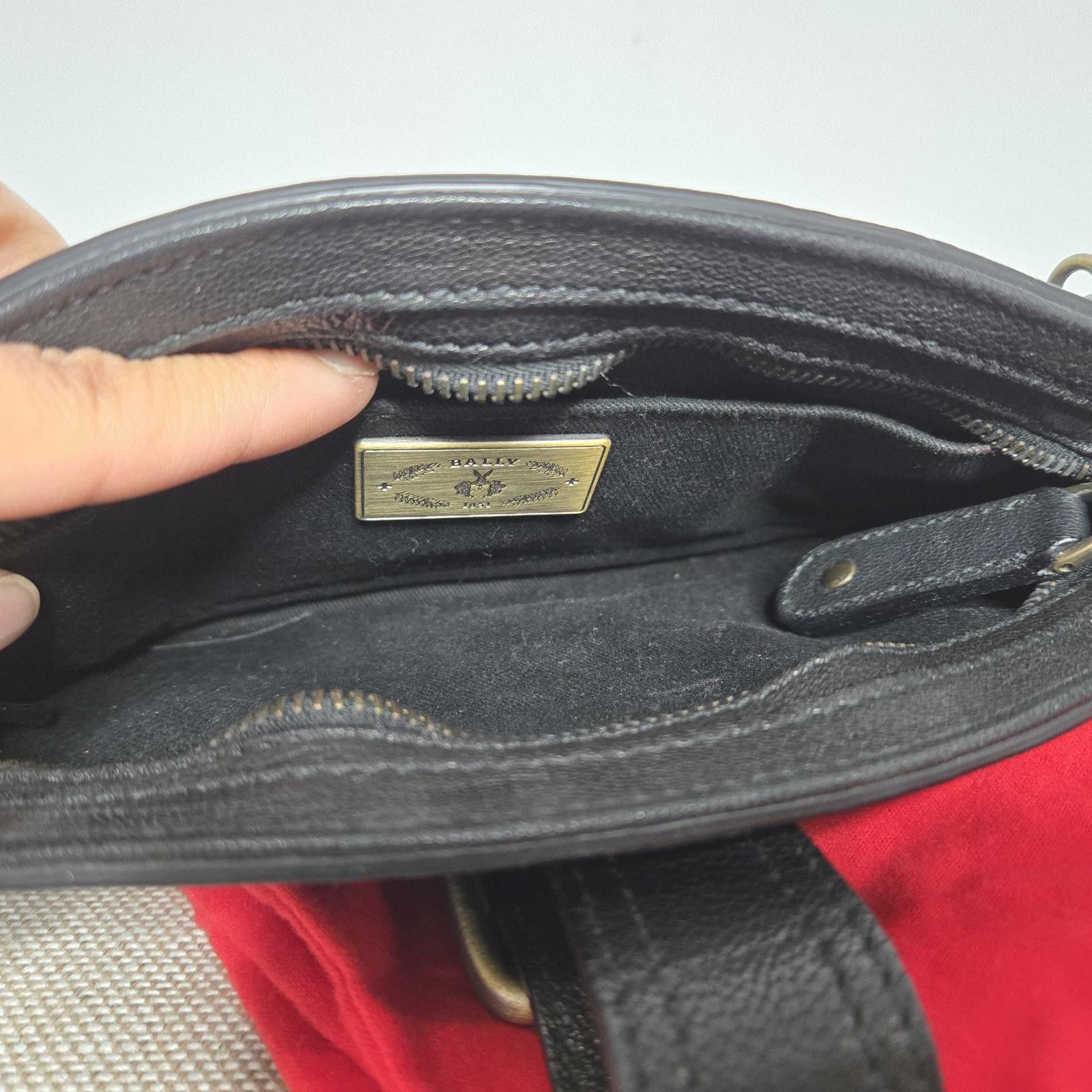 Bally Vintage Bally Purse Black Leather Shoulder Bag Size ONE SIZE - 9 Thumbnail