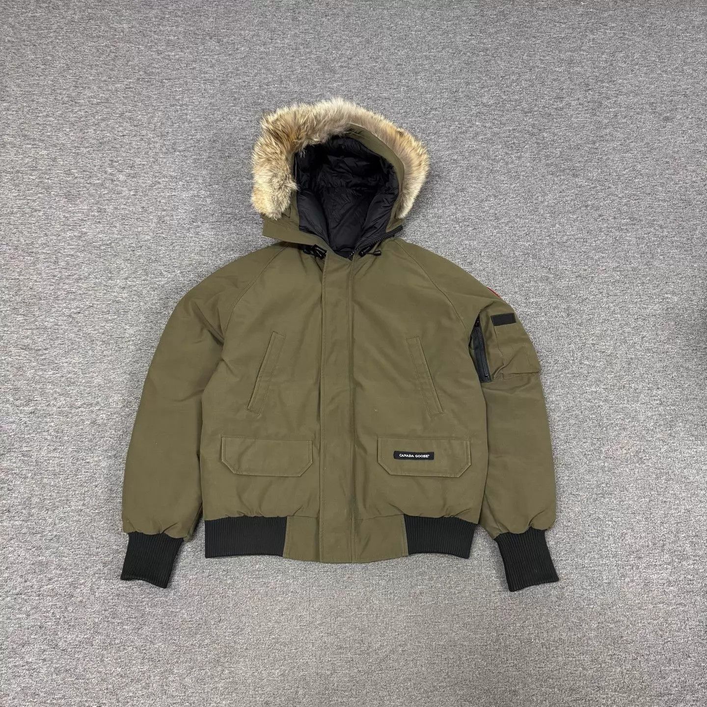 Canada Goose Canada Goose Fur Collar Hooded Pilot Down Jacket S 99 New Size S / US 4 / IT 40 - 1 Thumbnail