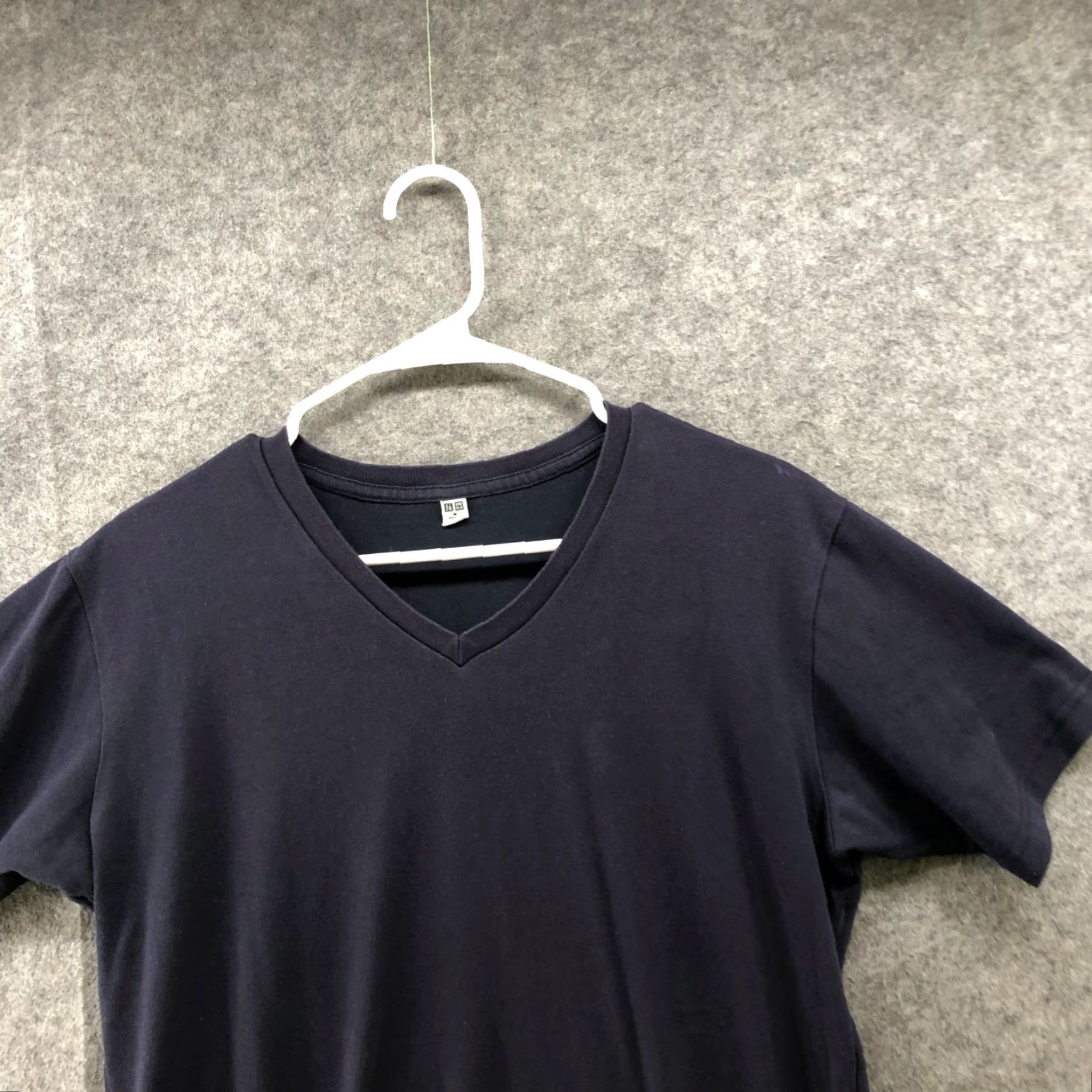 Uniqlo Uniqlo T-Shirt Mens M Navy Blue Cotton Polyester Dry V-Neck Short Sleeve Regular Shirt Men Size US M / EU 48-50 / 2 - 3 Thumbnail