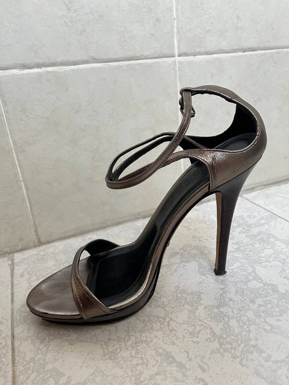 Burberry Vintage Burberry metallic heels Size US 8 / IT 38 - 9 Thumbnail