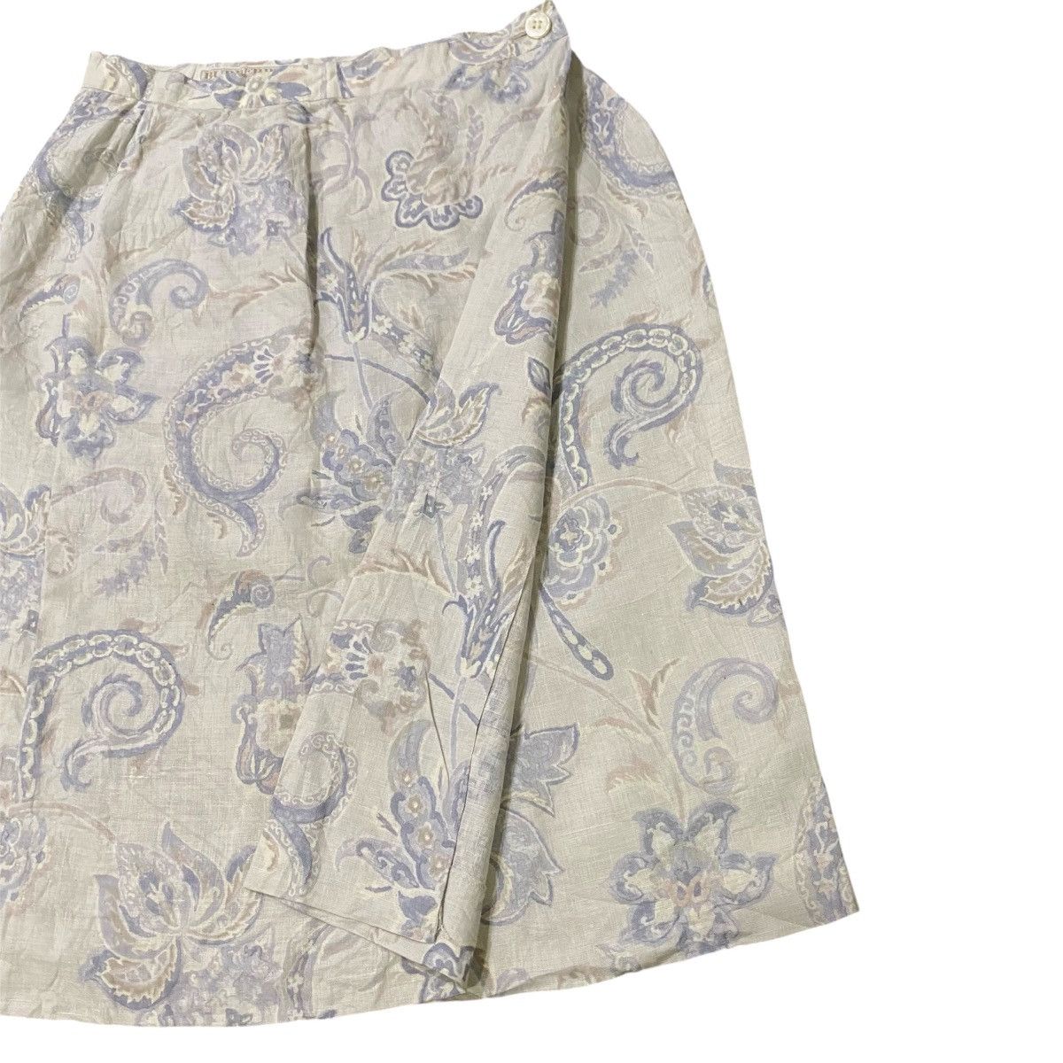 Burberry Vintage Burberry Floral Mini Skirt Made in Italy / Size 9 Size 26" / US 2 / IT 38 - 4 Thumbnail