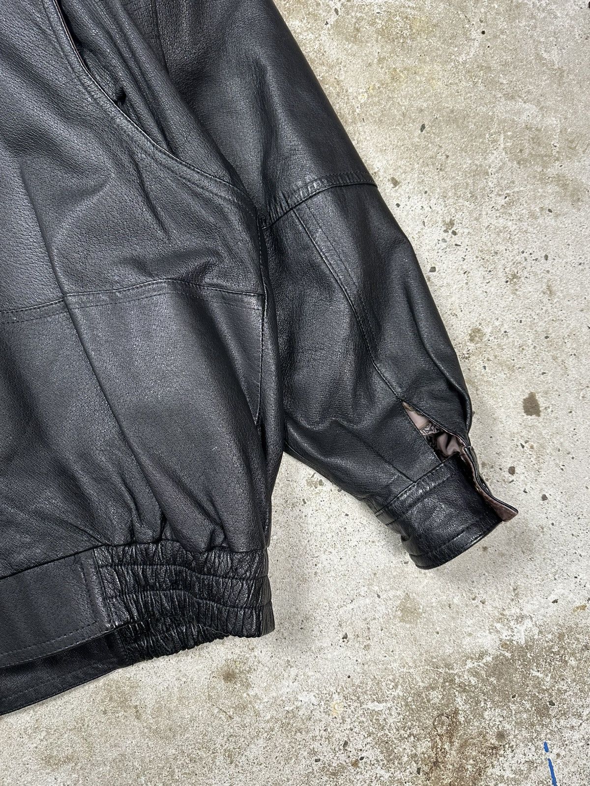 Vintage Vintage 90s Black Leather Utility Distressed Bomber Jacket Size US XL / EU 56 / 4 - 12 Thumbnail