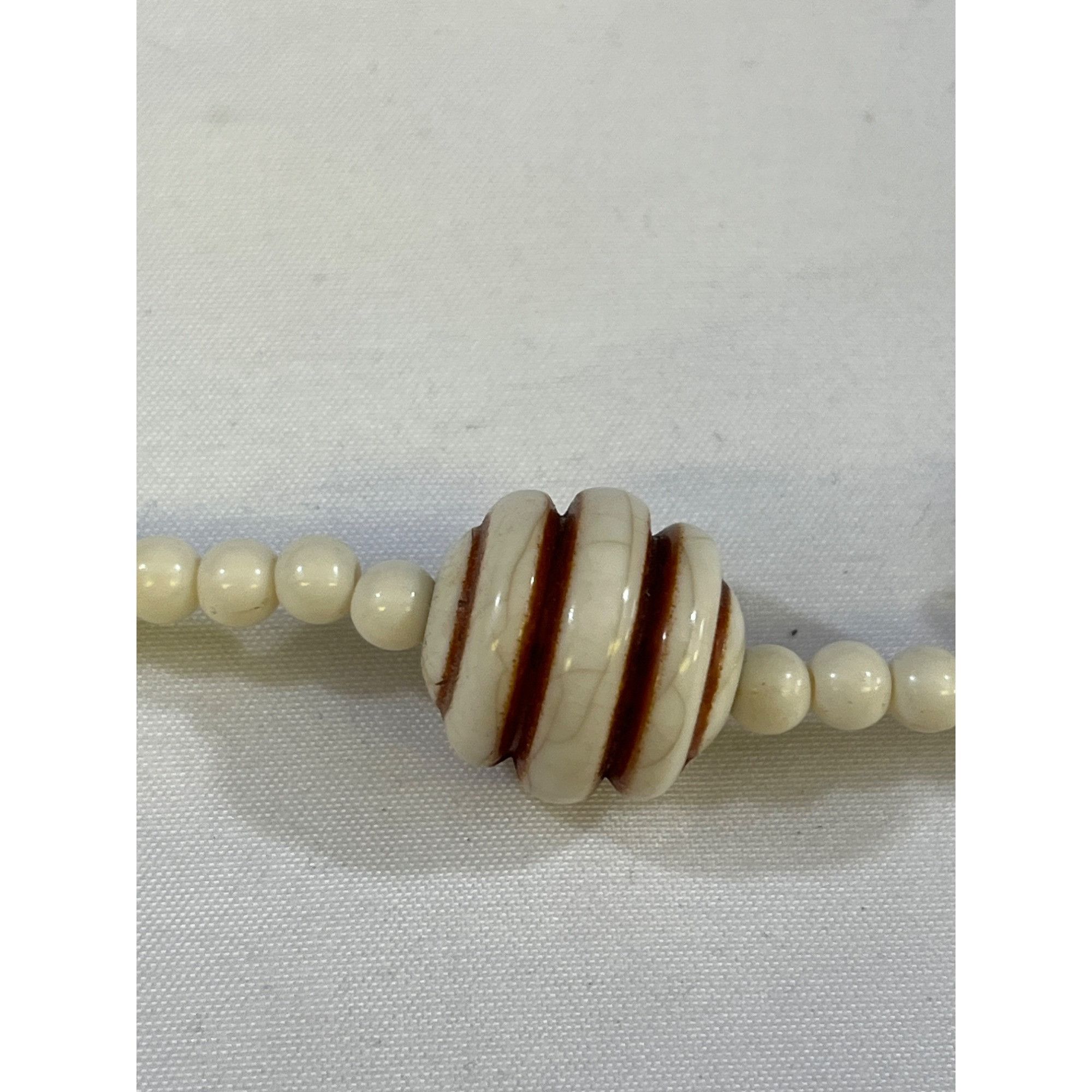 Other Vintage Womens White Beaded Necklace Size 24" Long SKU 6397 Size ONE SIZE - 6 Thumbnail