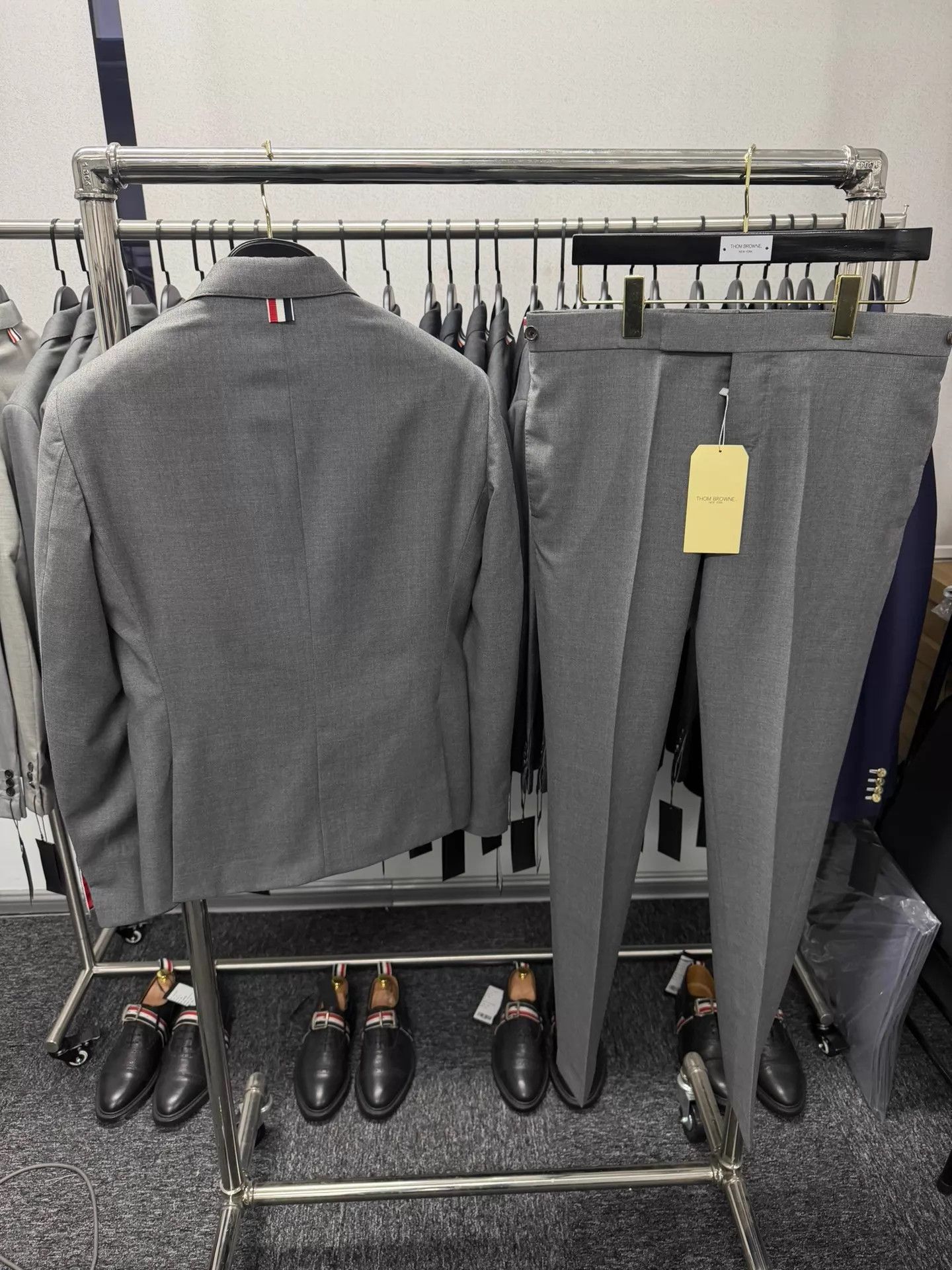 Thom Browne Thom Browne Classic Mid Gray Slim Fit Suit Size US M / EU 48-50 / 2 - 2 Thumbnail