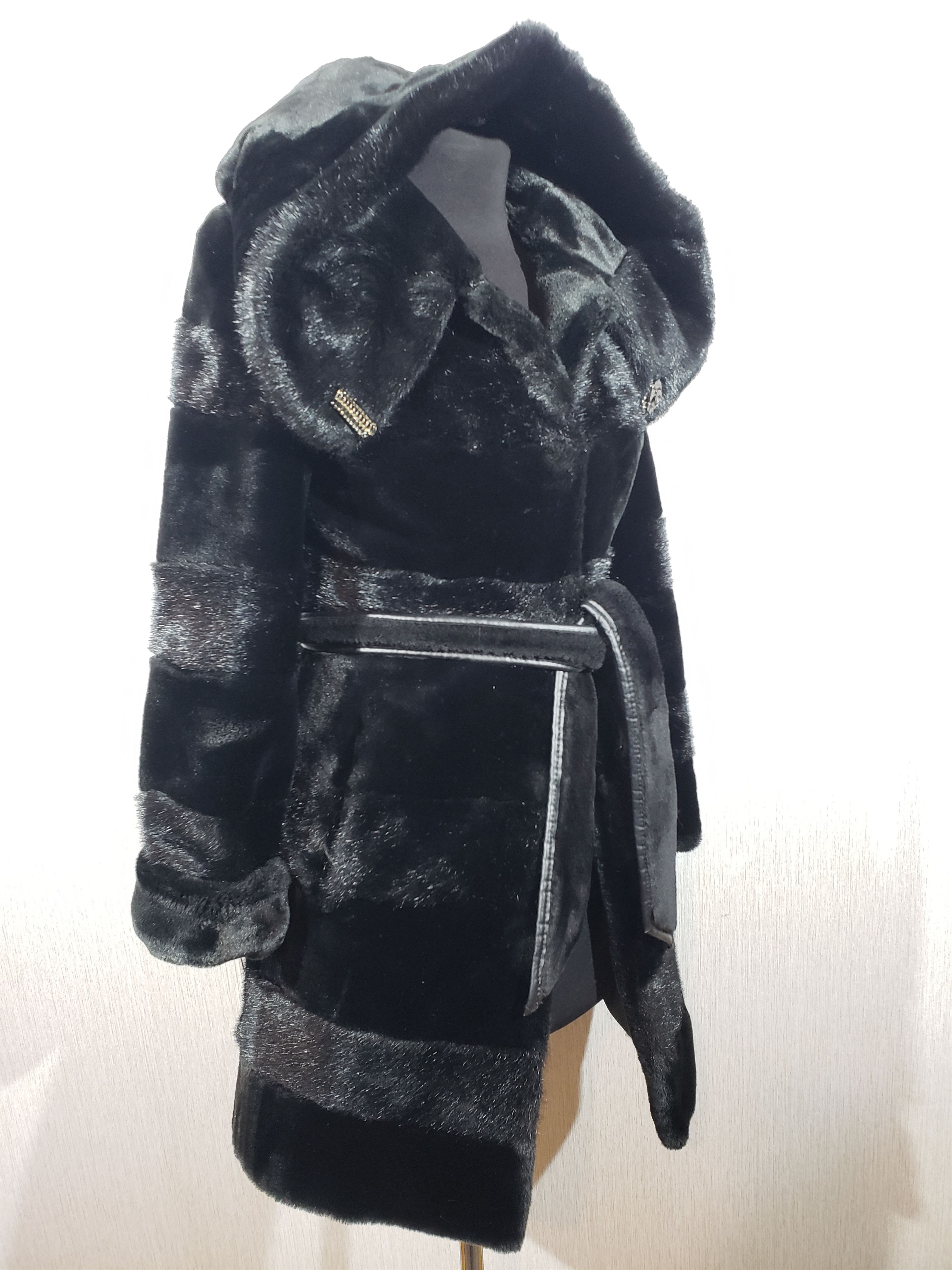 Other Women's fur coat made of warm, reliable faux fur. Size S / US 4 / IT 40 - 3 Thumbnail