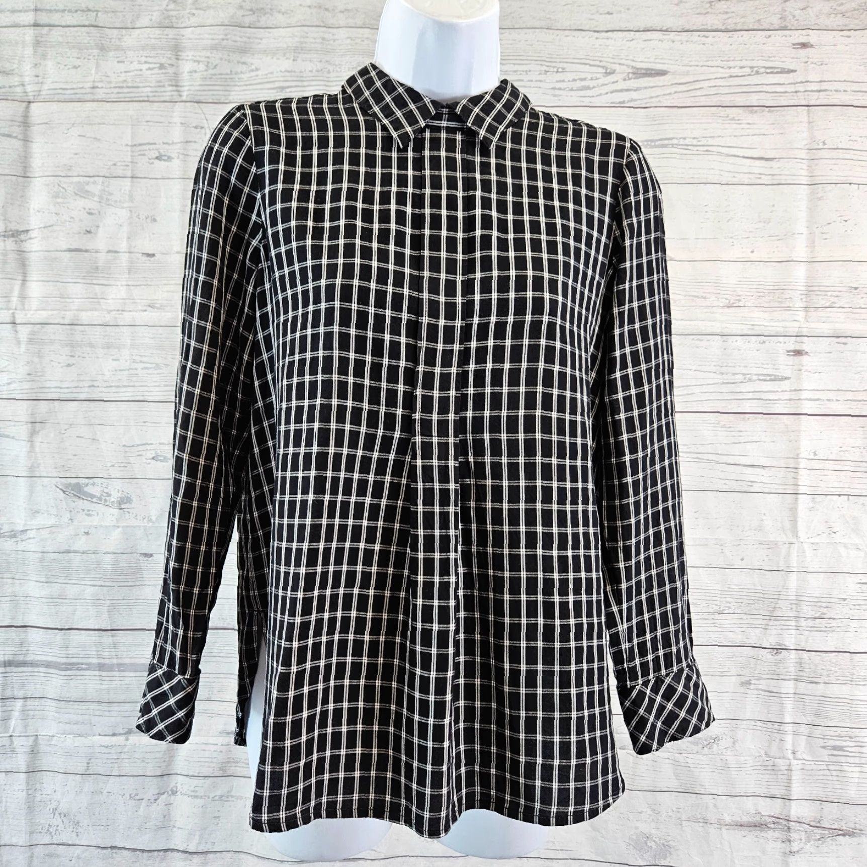 J. Jill J. Jill Womens Blouse XS Petite Long Sleeve Button Back Top Multicolor Rayon Shirt Womens XS Petite Black White Colorful 90s Size XS / US 0-2 / IT 36-38 - 2 Thumbnail