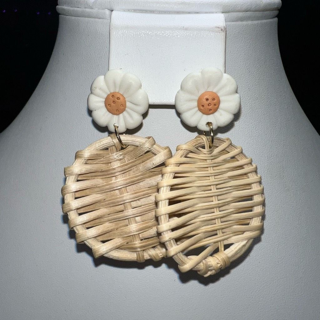 Other Wicker and Polymer Daisy Earrings Size ONE SIZE - 1 Thumbnail