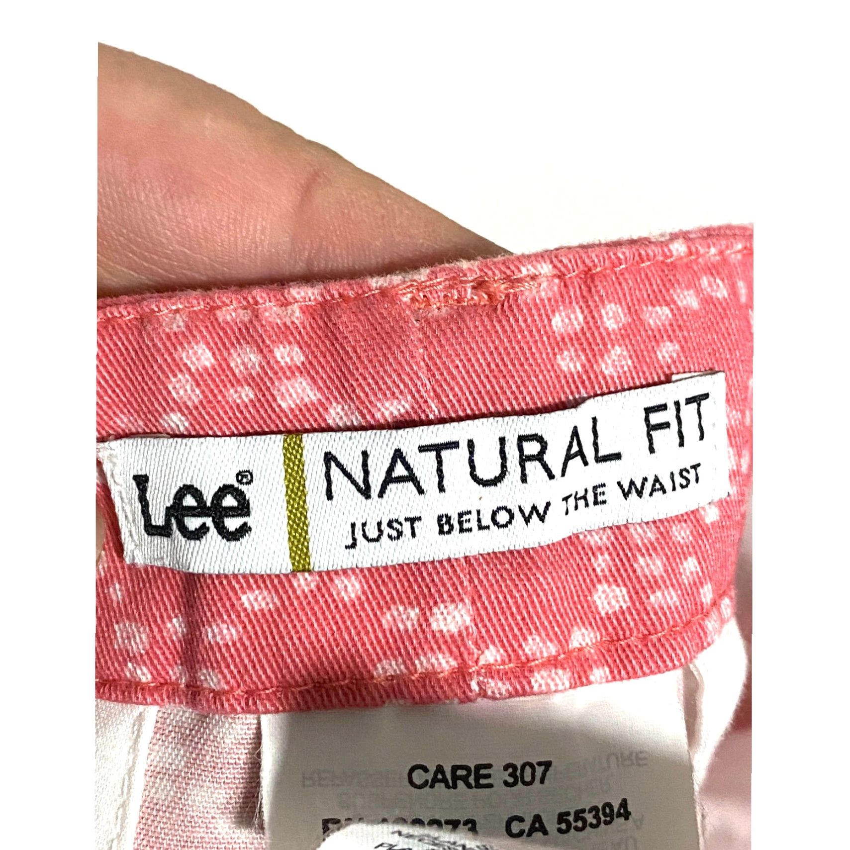 Lee VINTAGE? Lee Pink Geometric Shorts Belt Womens 8 Medium Natural Fit Just Below The Waist Shirt Size 30" / US 8 / IT 44 - 7 Thumbnail