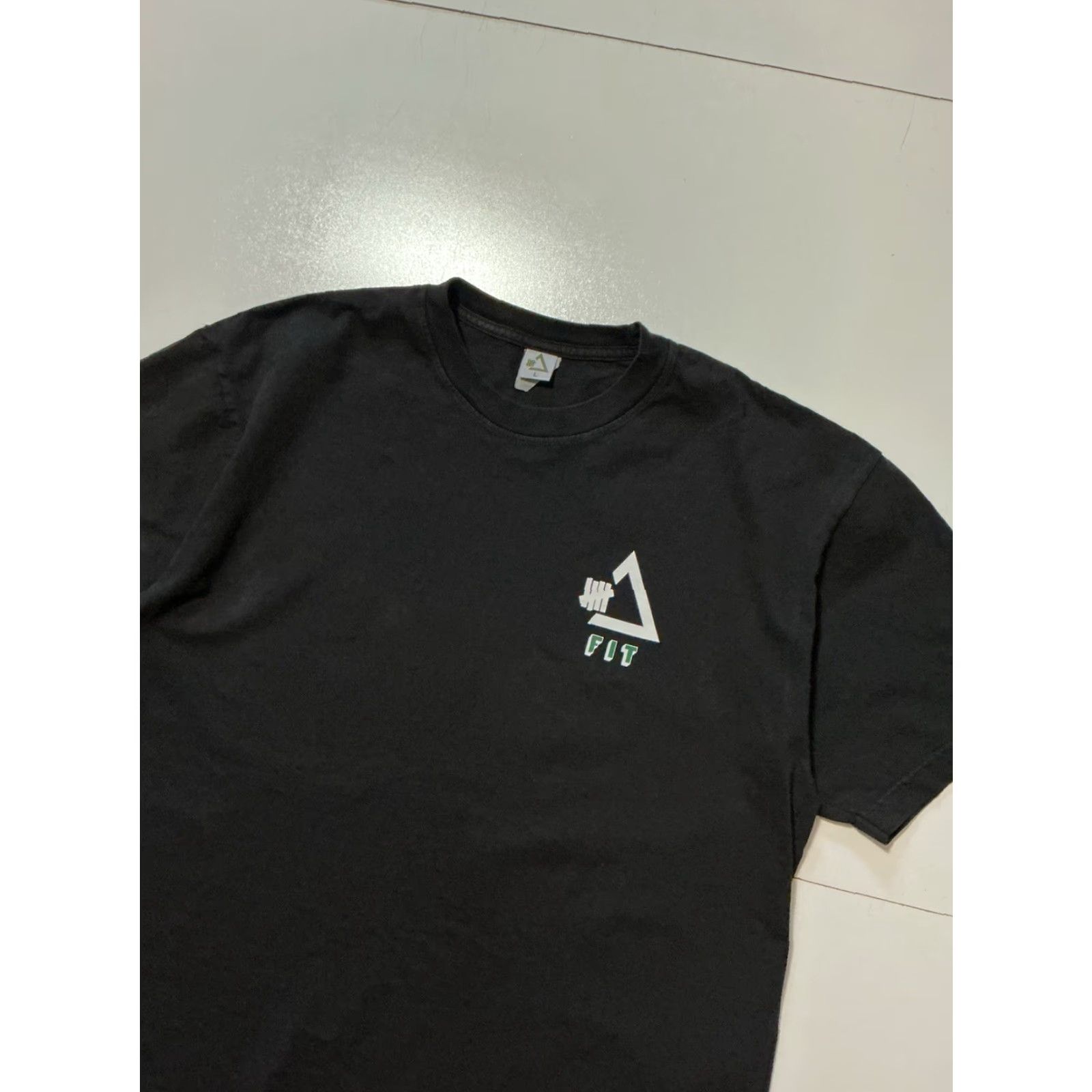 Undefeated VINTAGE Undefeated X UACTP Fit Upper Body Muscle Mass & Power Moves Graphic T-Shirt Sz.L Size US L / EU 52-54 / 3 - 4 Thumbnail