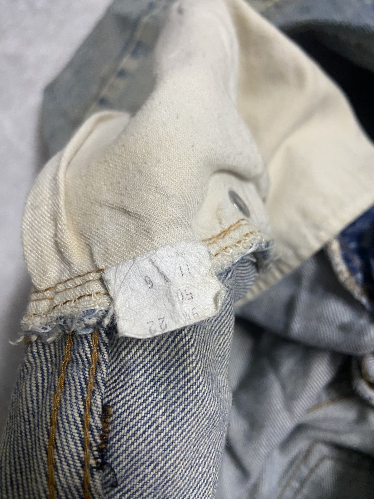 Levi's Vintage 70s Levis 501 Redline Selvedge Jeans button 6 Size US 28 / EU 44 - 6 Thumbnail