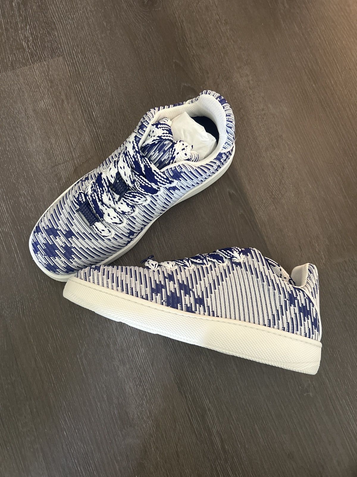 Burberry Burberry Low Top Trainers Size US 10 / EU 43 - 1 Thumbnail