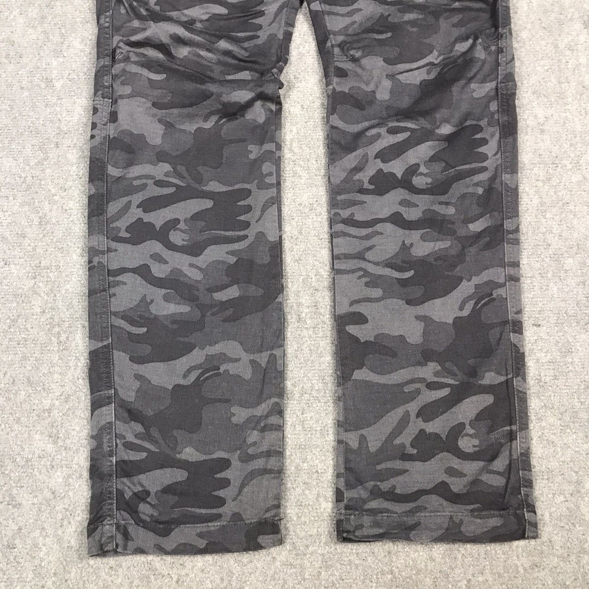 Designer × Japanese Brand Edwin cargo Camo design pants Size US 31 - 2 Thumbnail