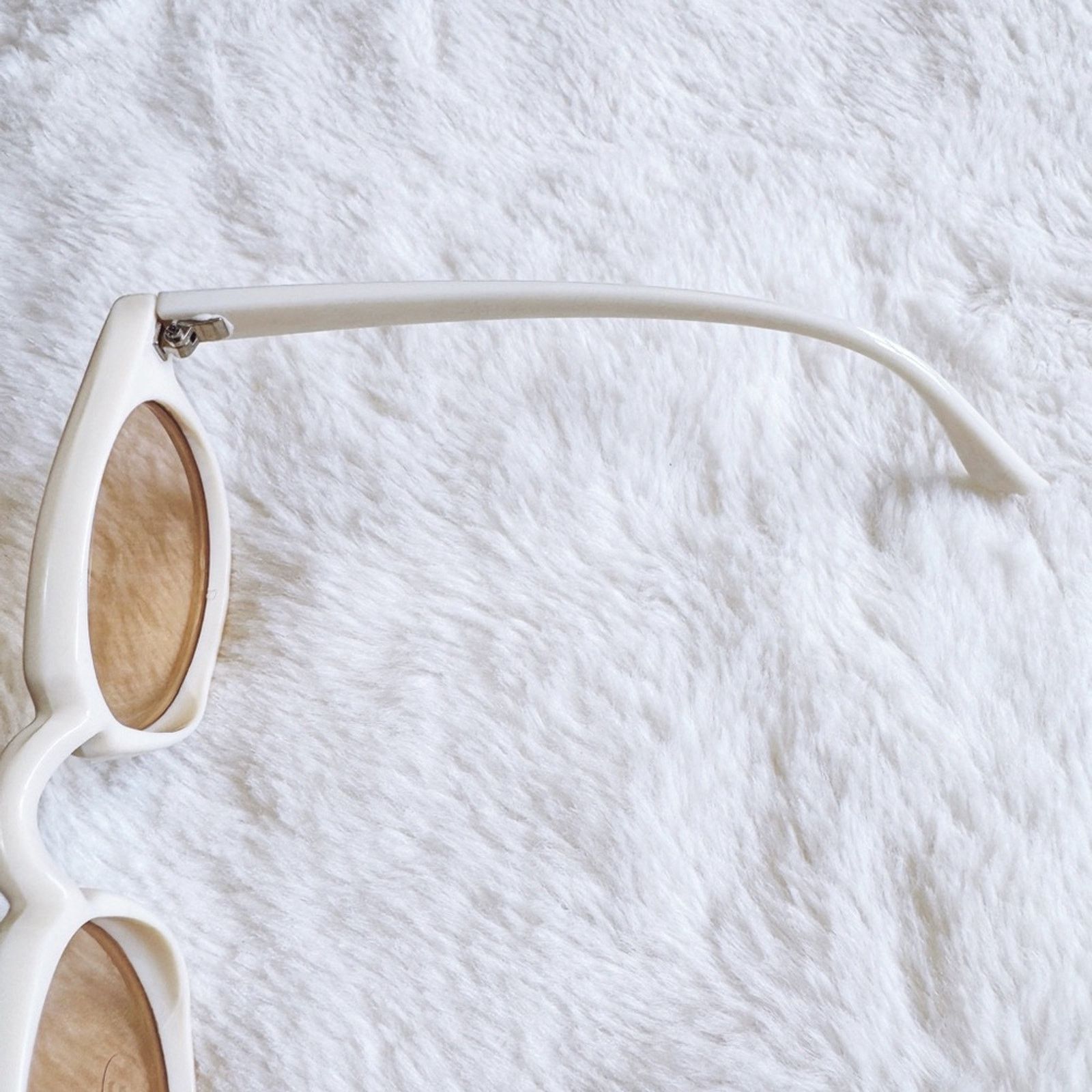 Other Paige White Round Sunglasses Size ONE SIZE - 6 Thumbnail